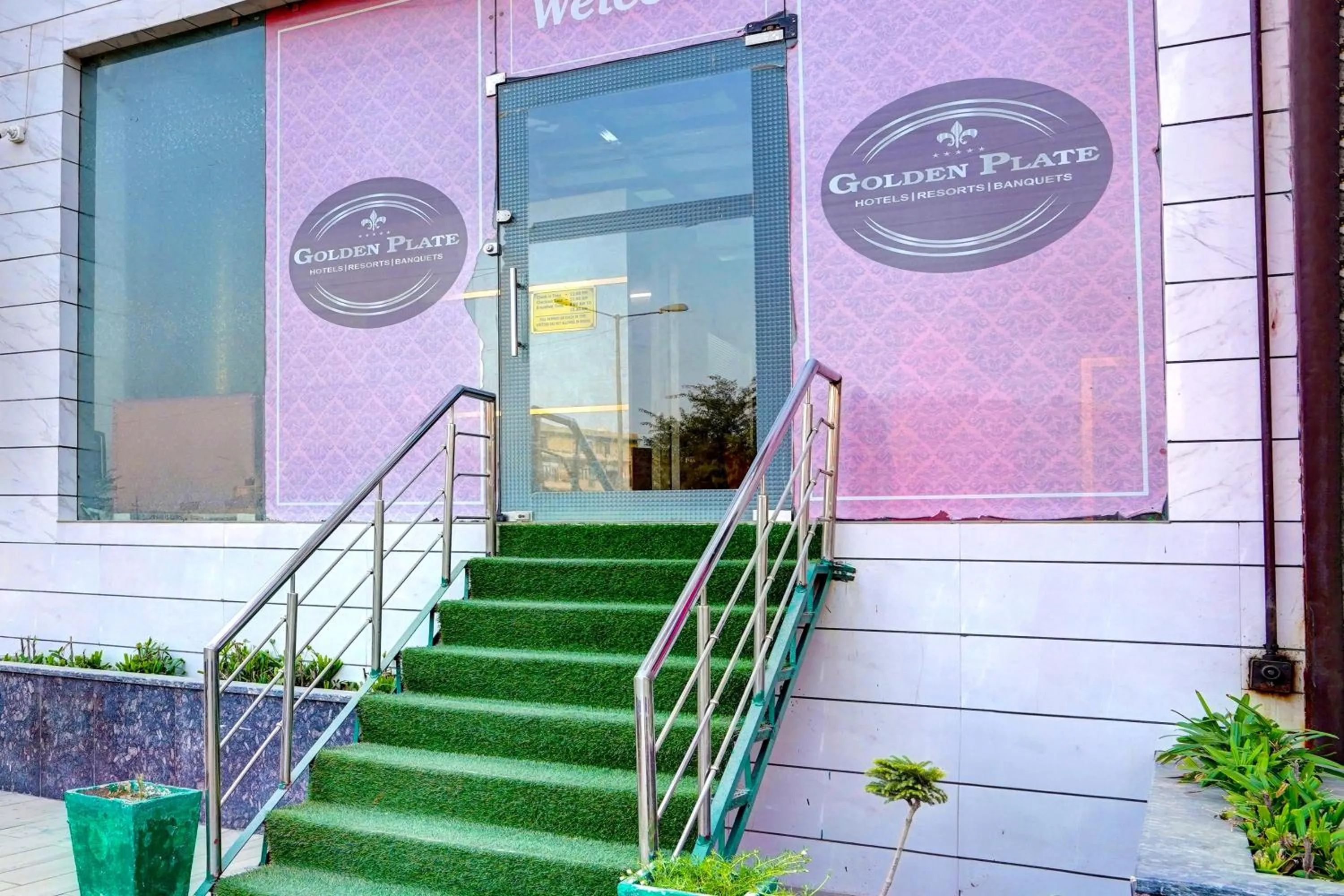 Facade/entrance in Collection O Liv Inn