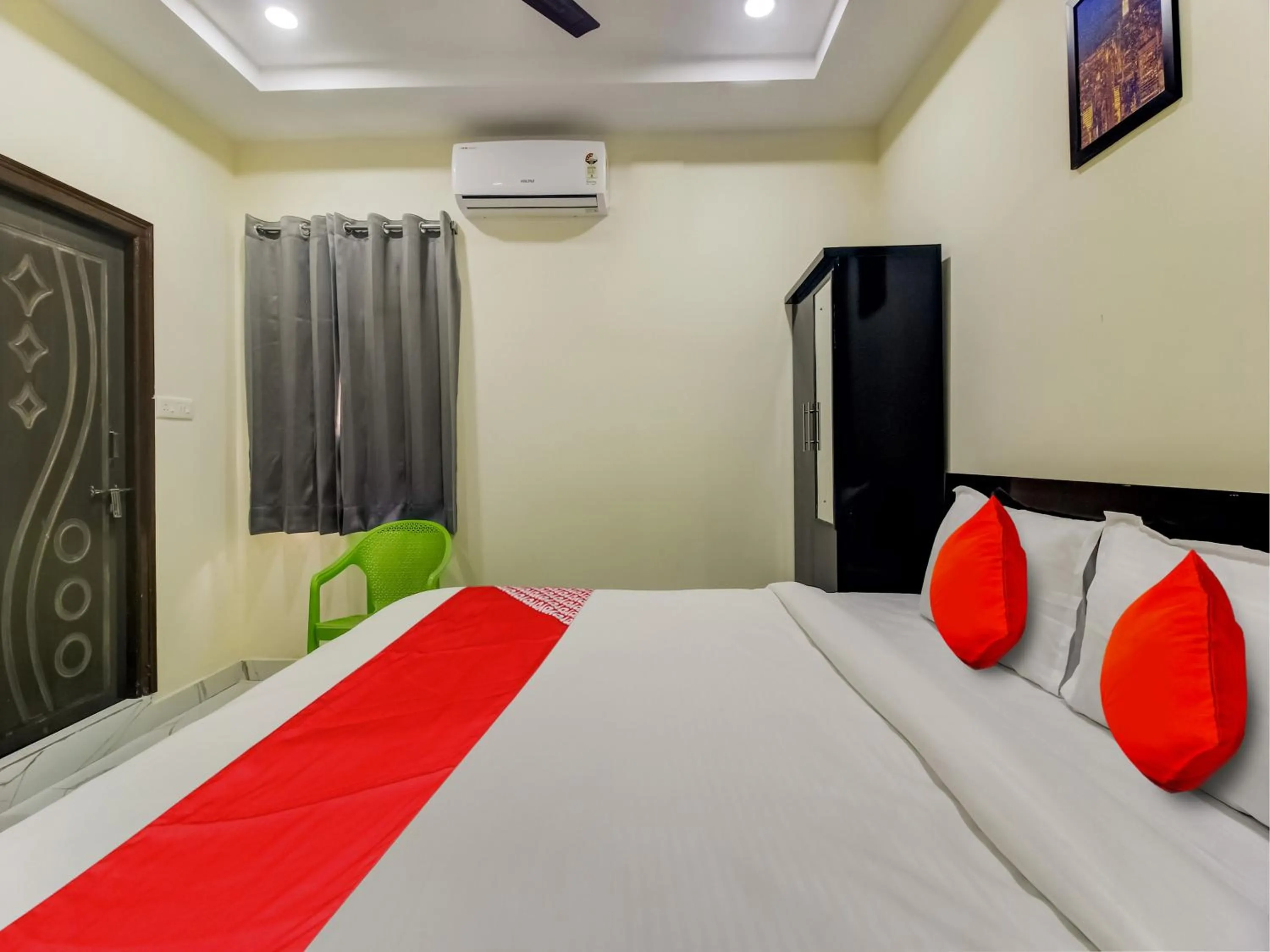 Bedroom, Bed in Super Hotel O SRI NIRVANA PRIDE