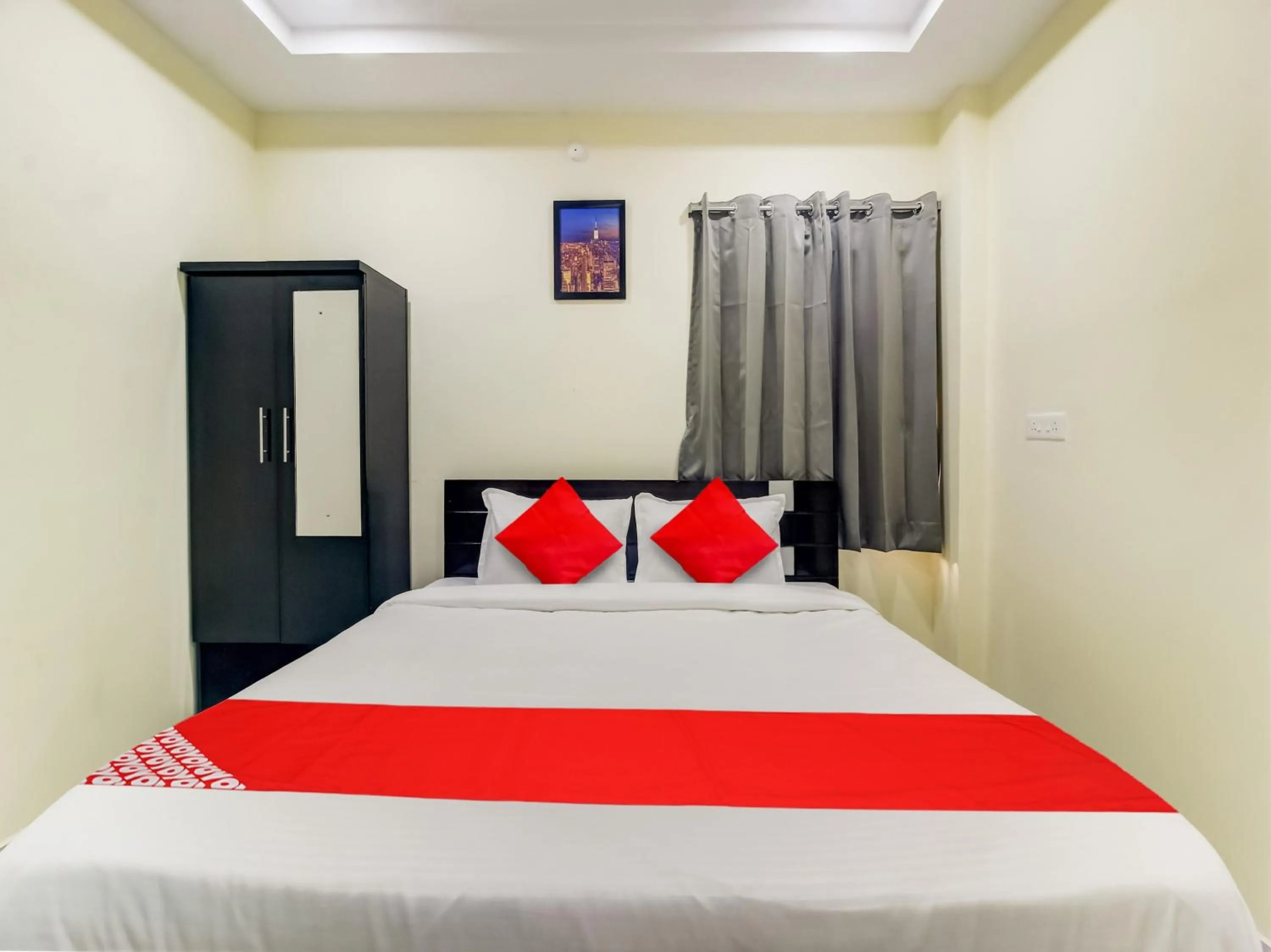 Bathroom, Bed in Super Hotel O SRI NIRVANA PRIDE