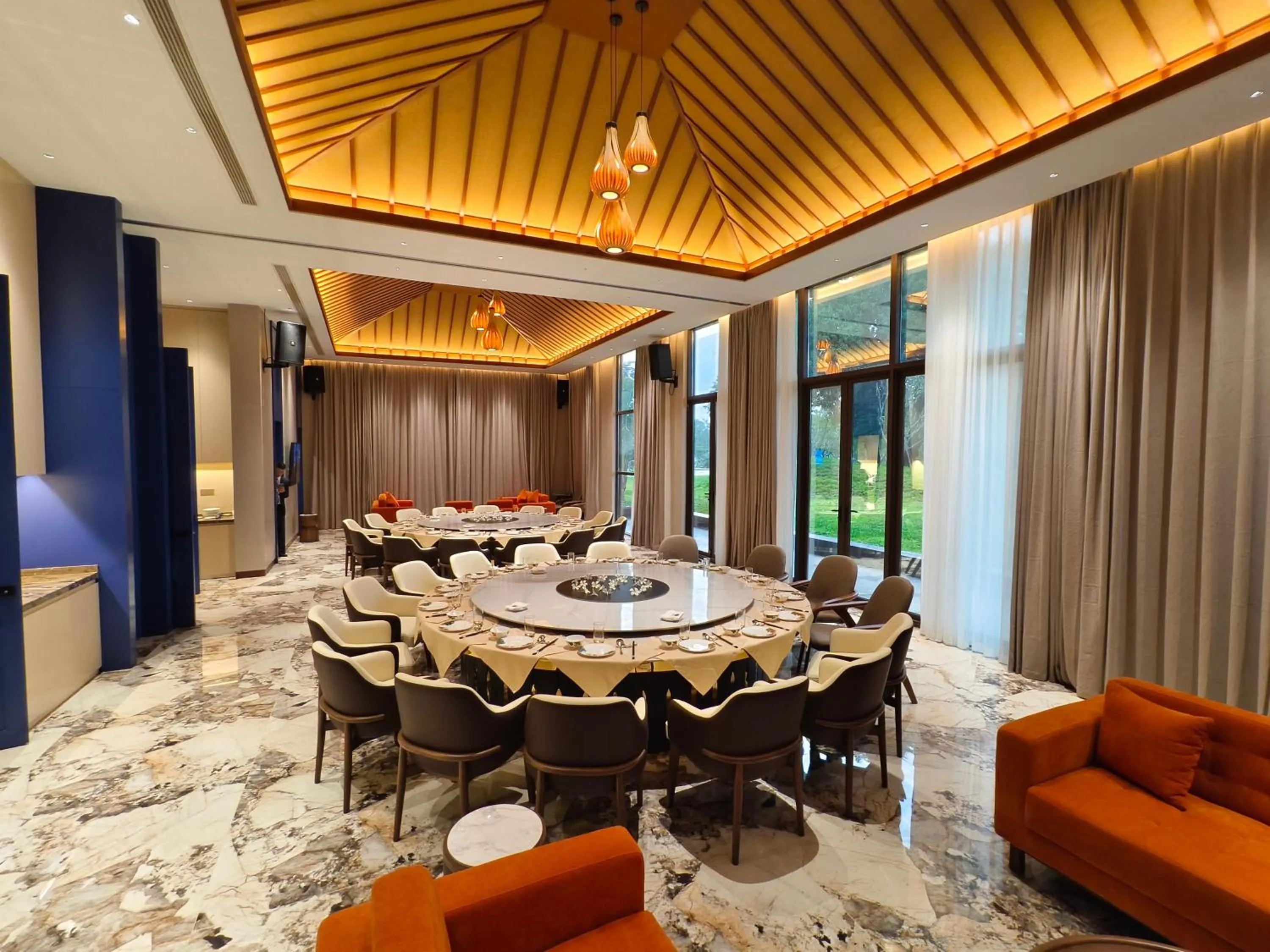 Restaurant/places to eat in MonMonBoutique Hotel