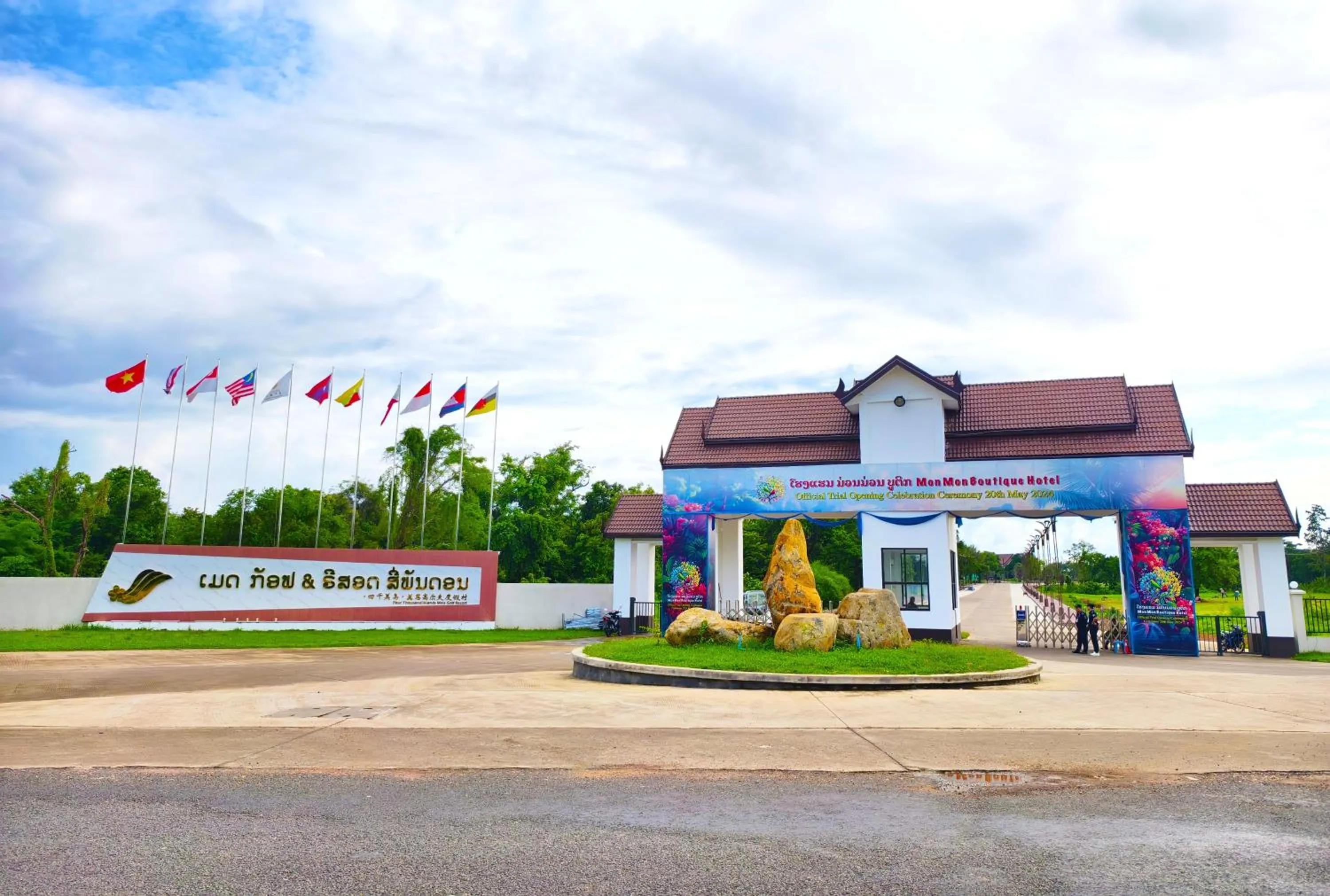 Property building in MonMonBoutique Hotel