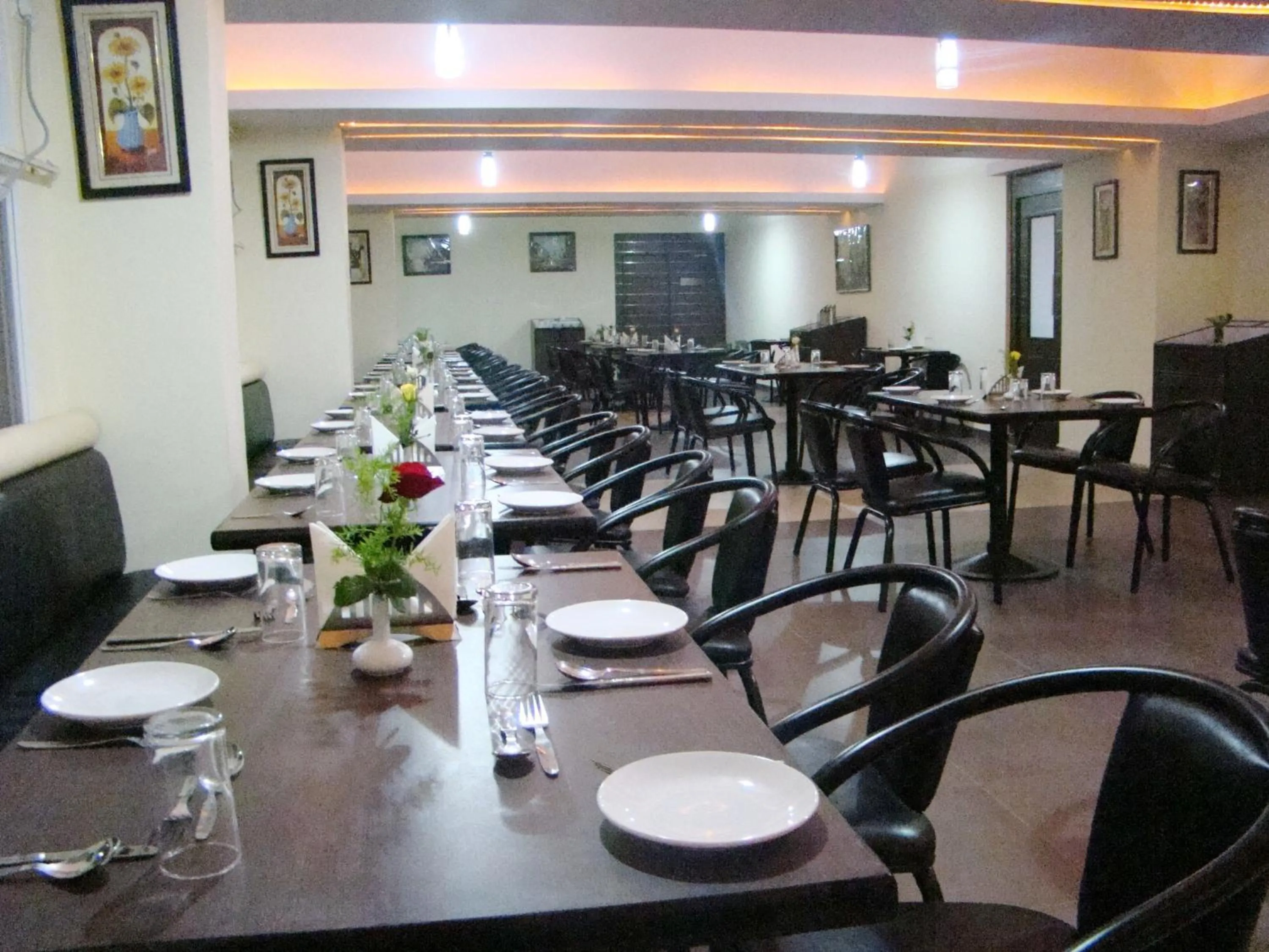 Restaurant/places to eat in Hotel Grand Bee Bangalore