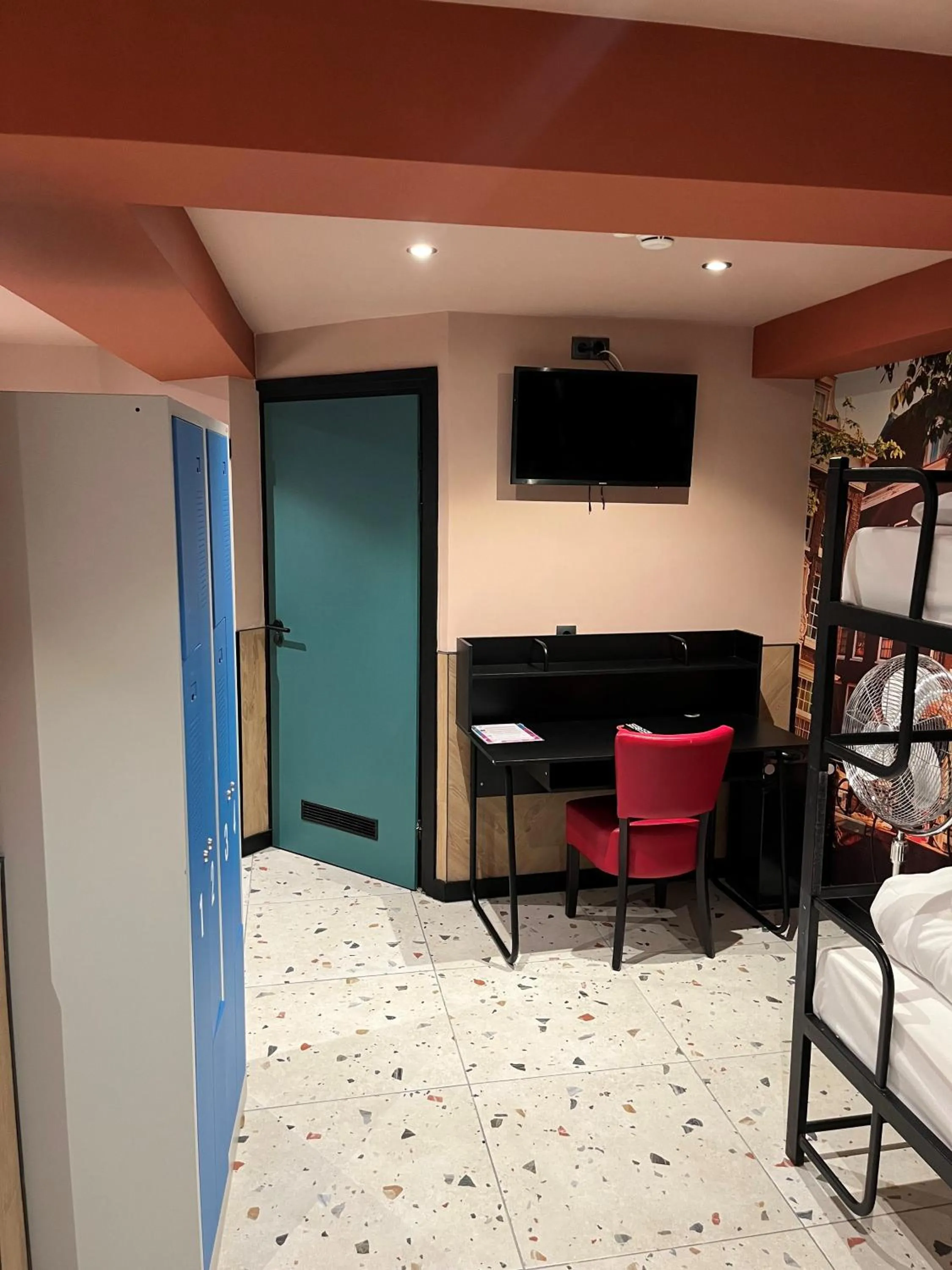 Bedroom, Bed in Heart of Amsterdam Hostel