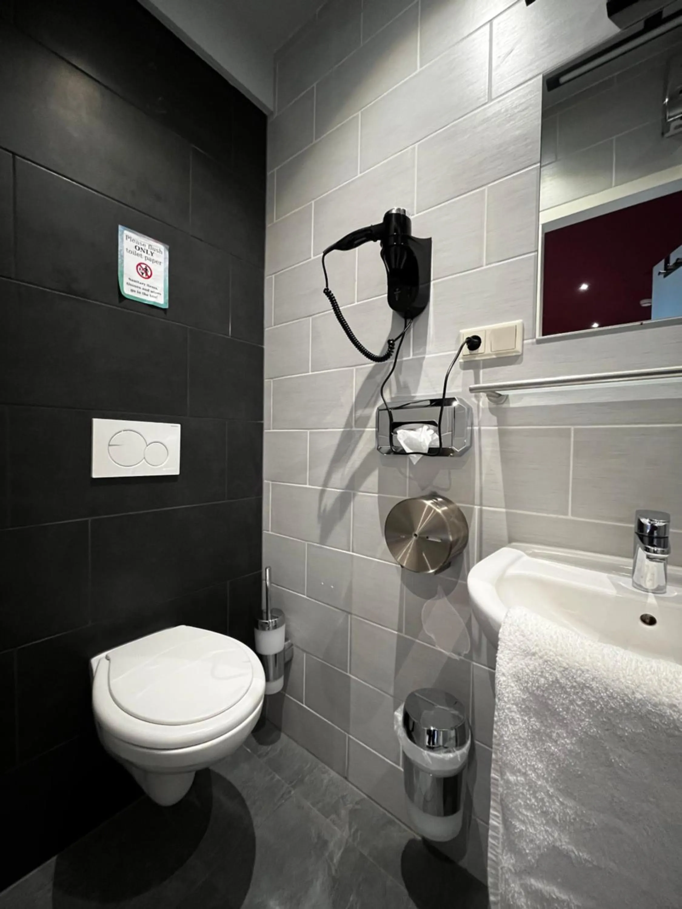 Toilet in Heart of Amsterdam Hostel