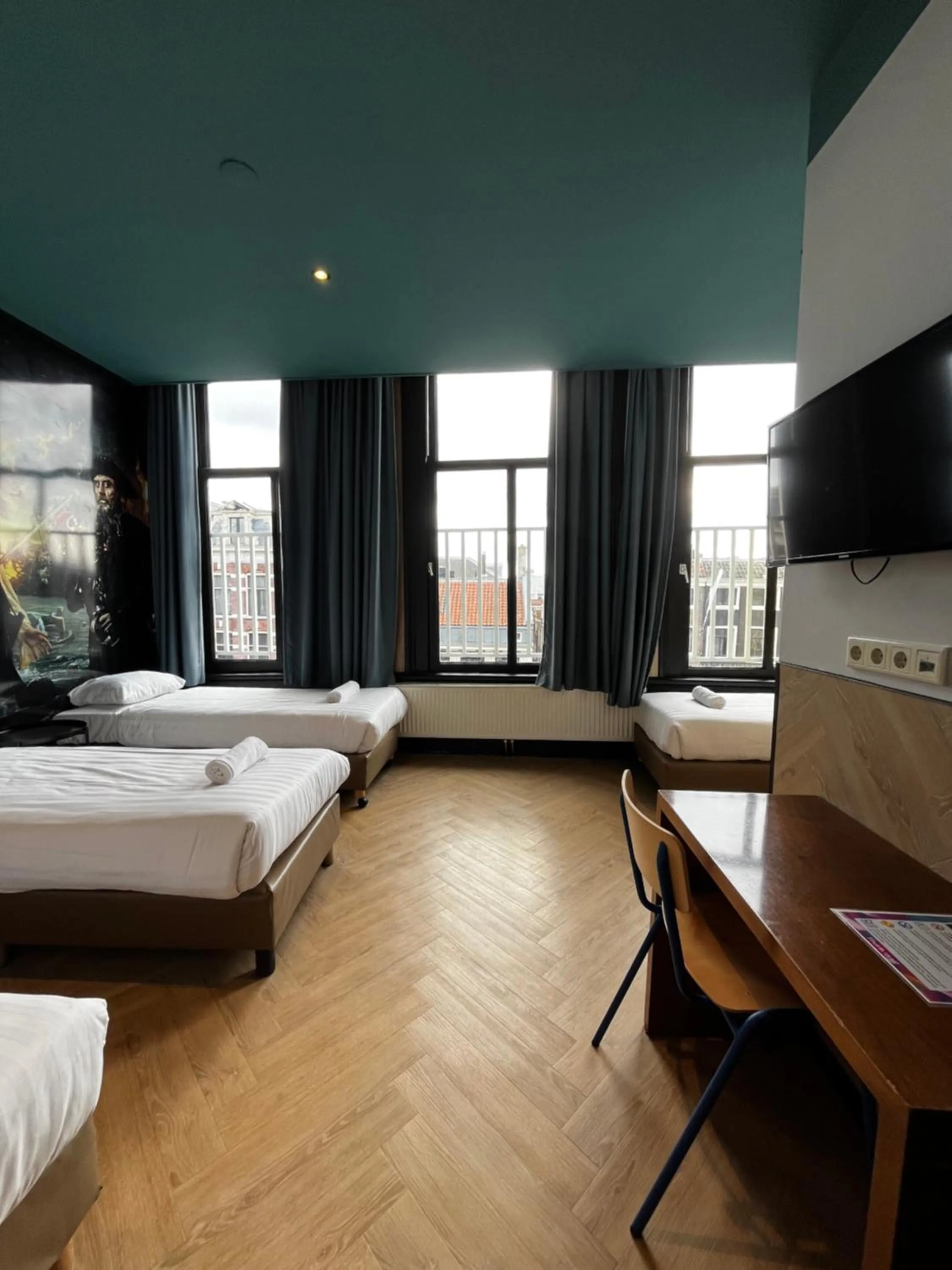 TV and multimedia, Bed in Heart of Amsterdam Hostel