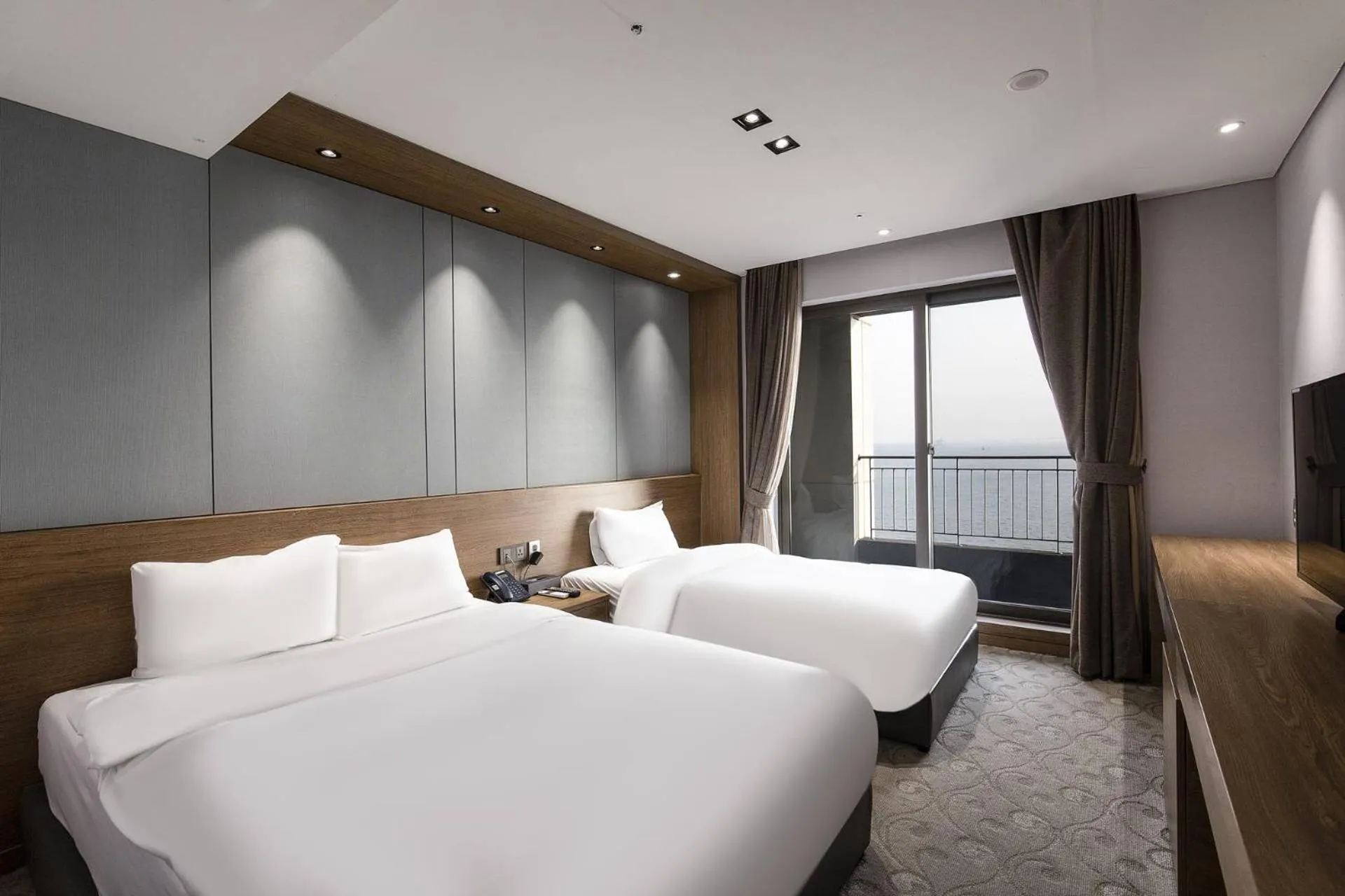 Bed in Western Grace Hotel Incheon