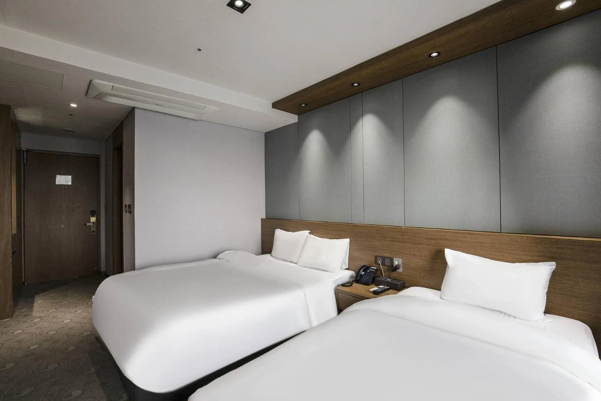 Bed in Western Grace Hotel Incheon