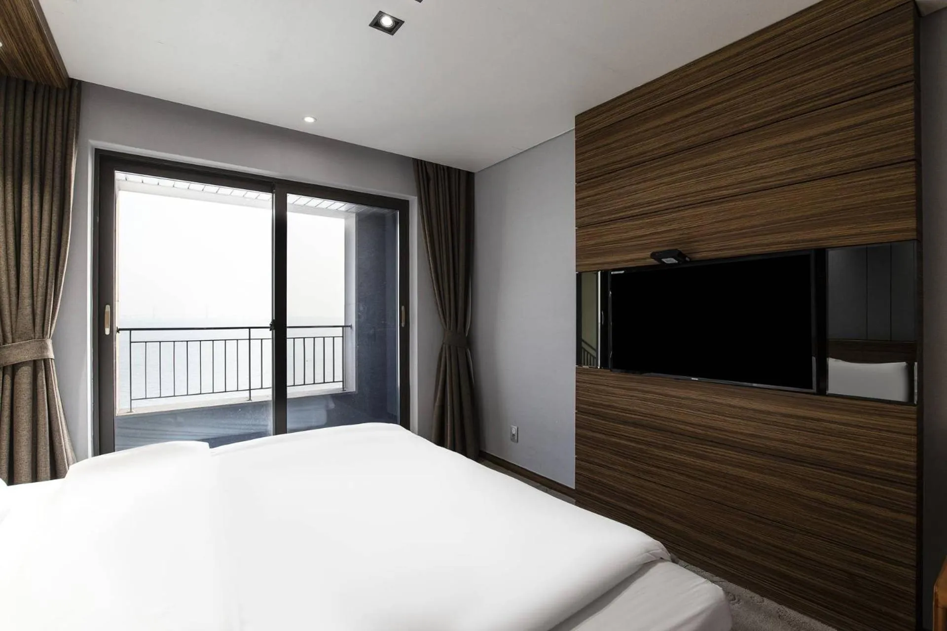 Bed in Western Grace Hotel Incheon