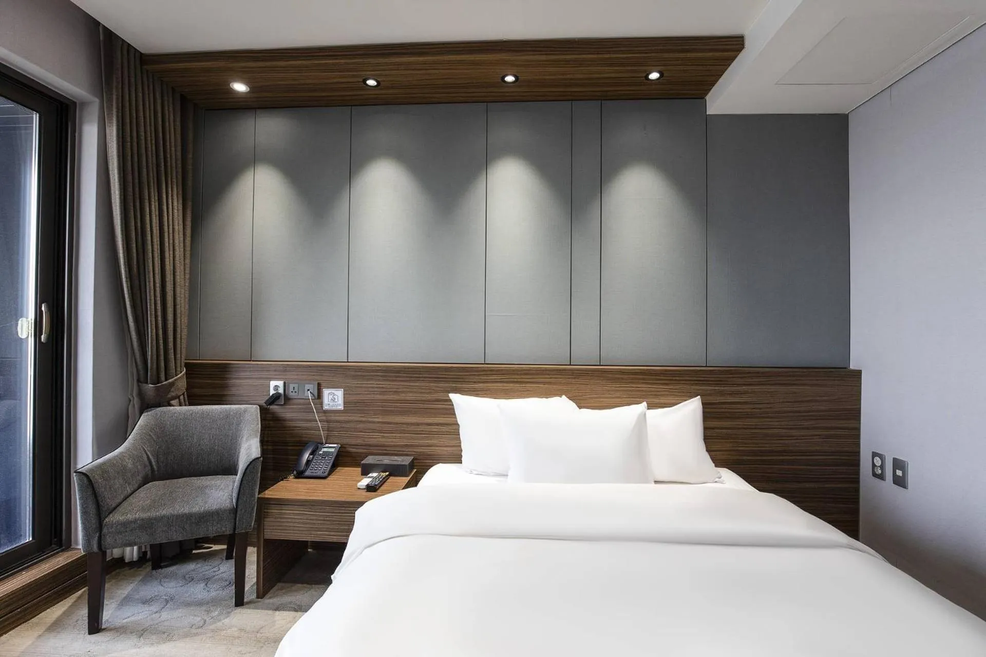 Bed in Western Grace Hotel Incheon