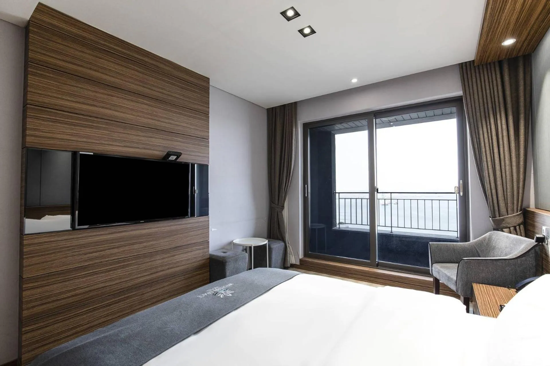 Bed in Western Grace Hotel Incheon