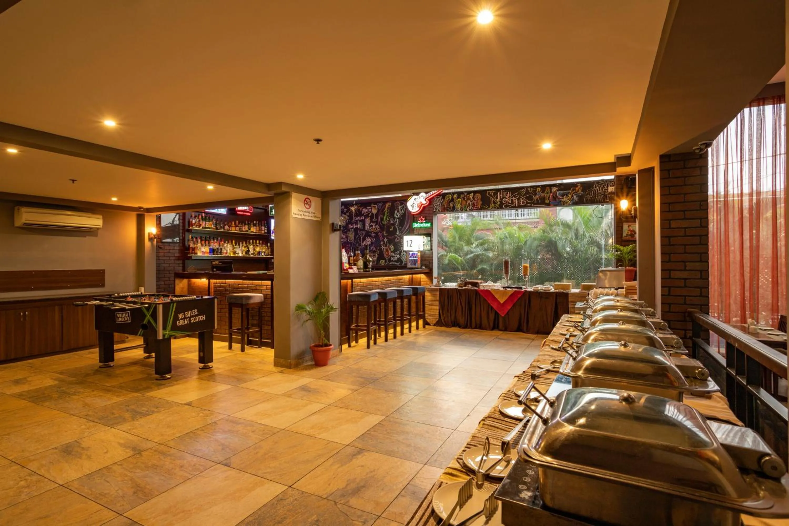 Restaurant/places to eat in Varanda Do Mar