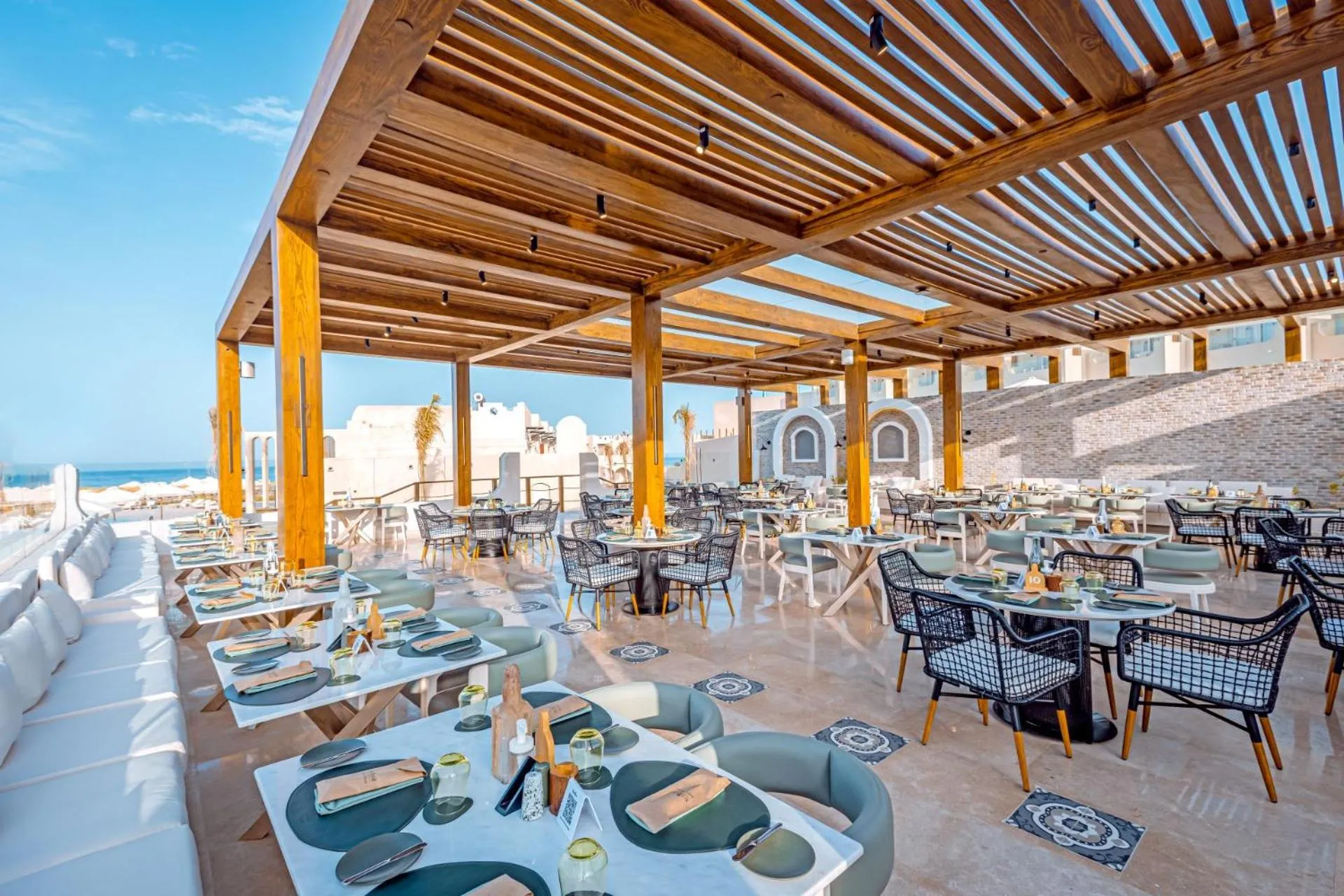 Restaurant/places to eat in Sunrise Anjum Resort