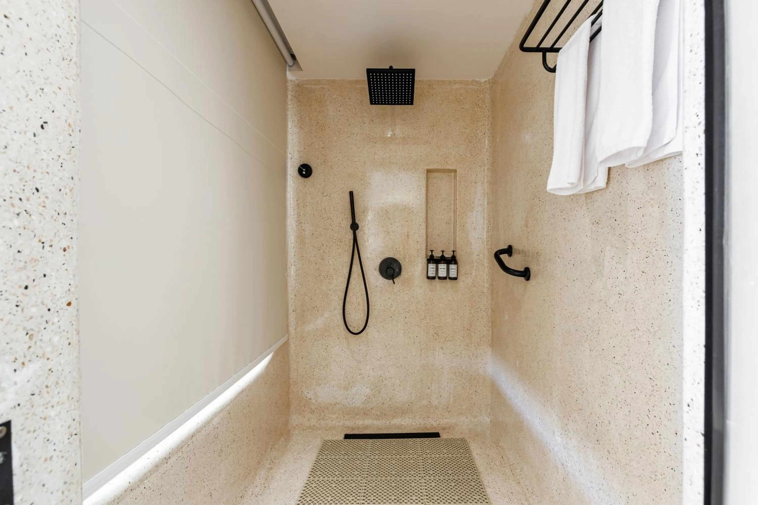 Shower in Sunrise Anjum Resort