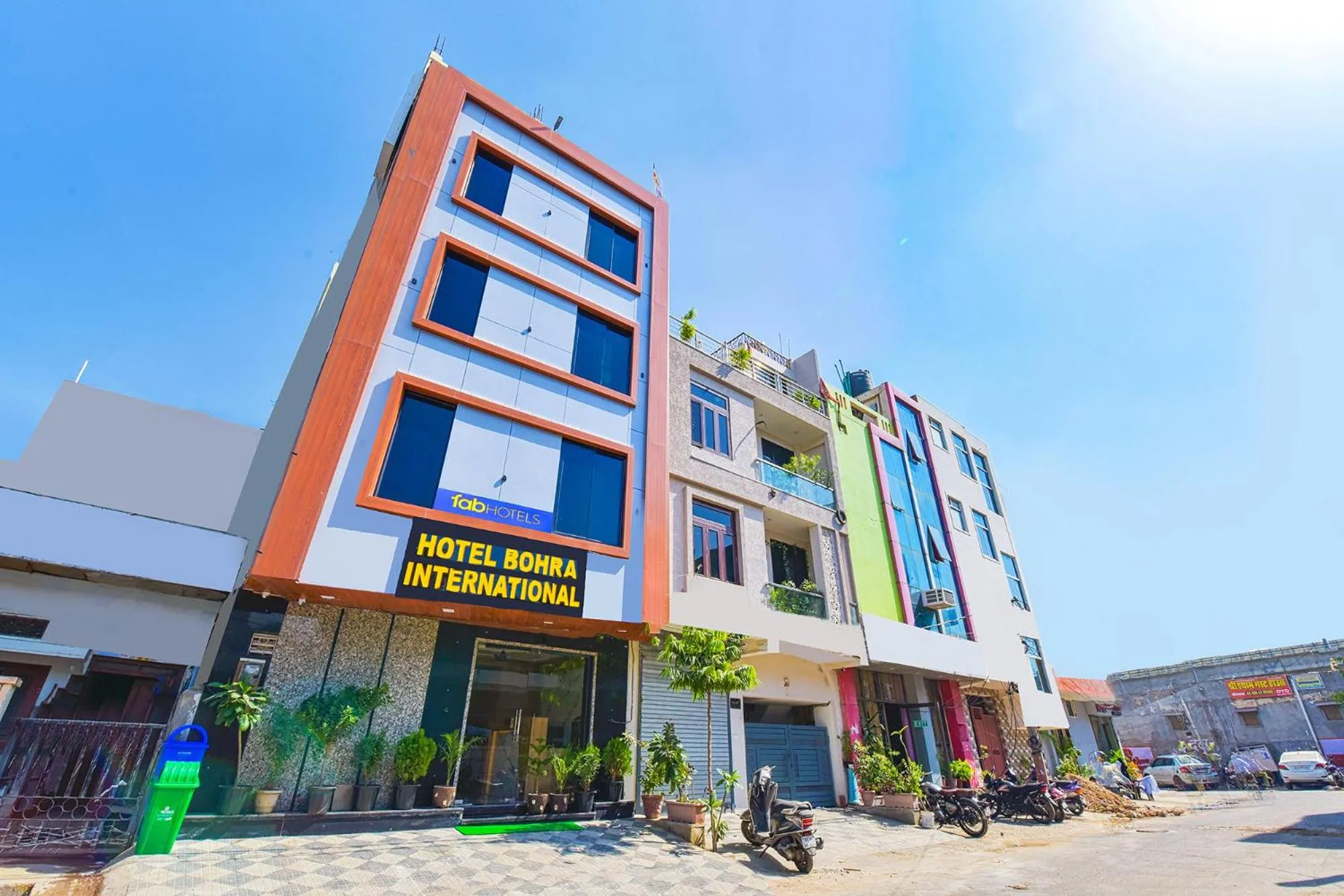 Facade/entrance in FabHotel Bohra International
