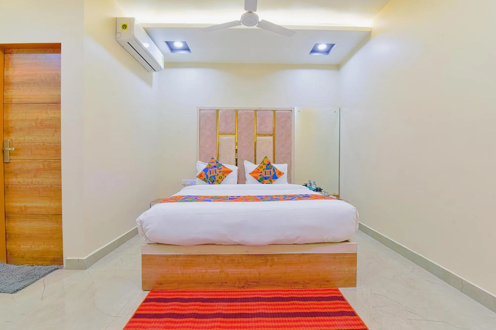 Bed in FabHotel Bohra International