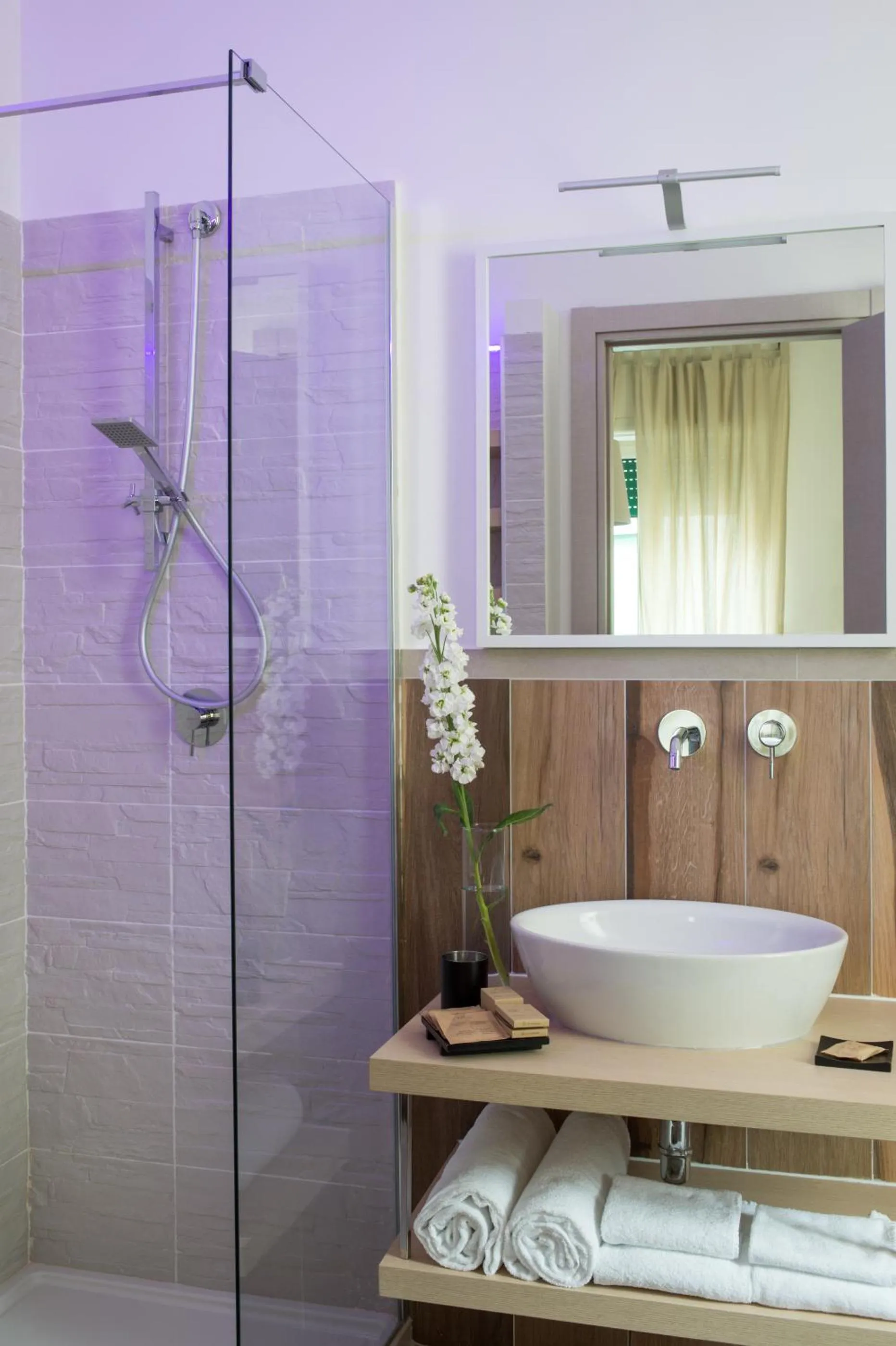 Bathroom in La Maison des Tout le Monde