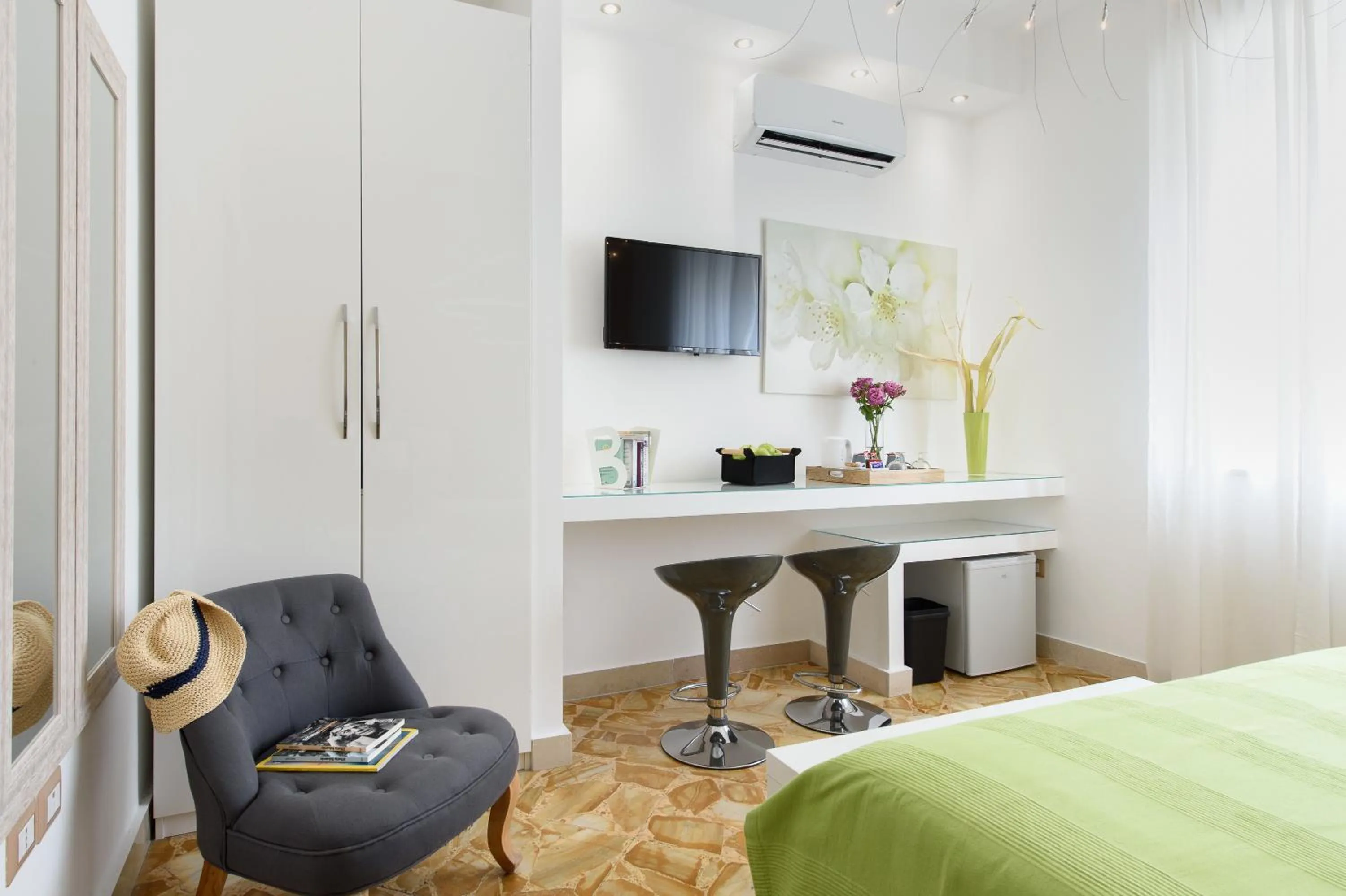 Seating area, Bed in La Maison des Tout le Monde