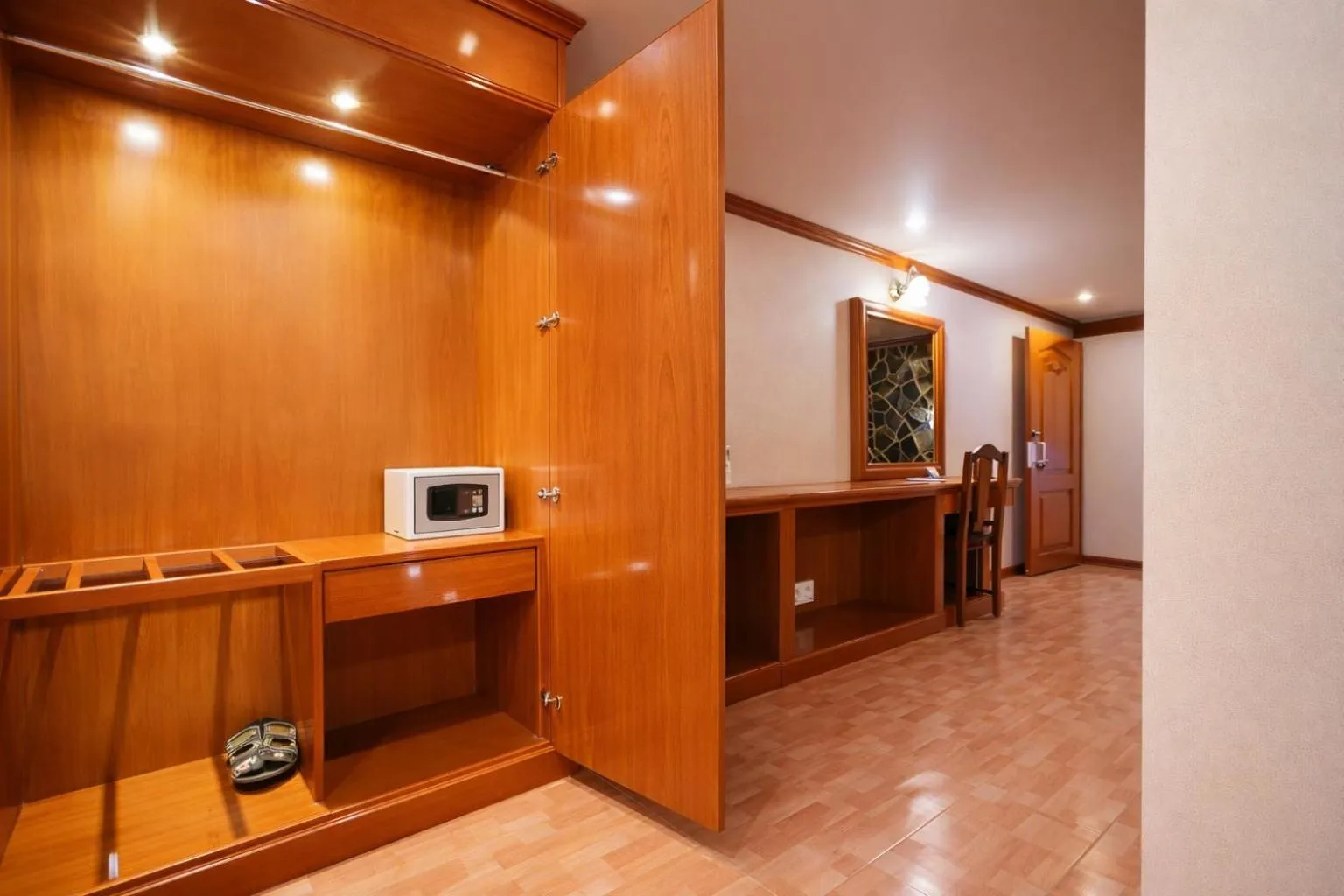 wardrobe in Tiger Complex Hotel