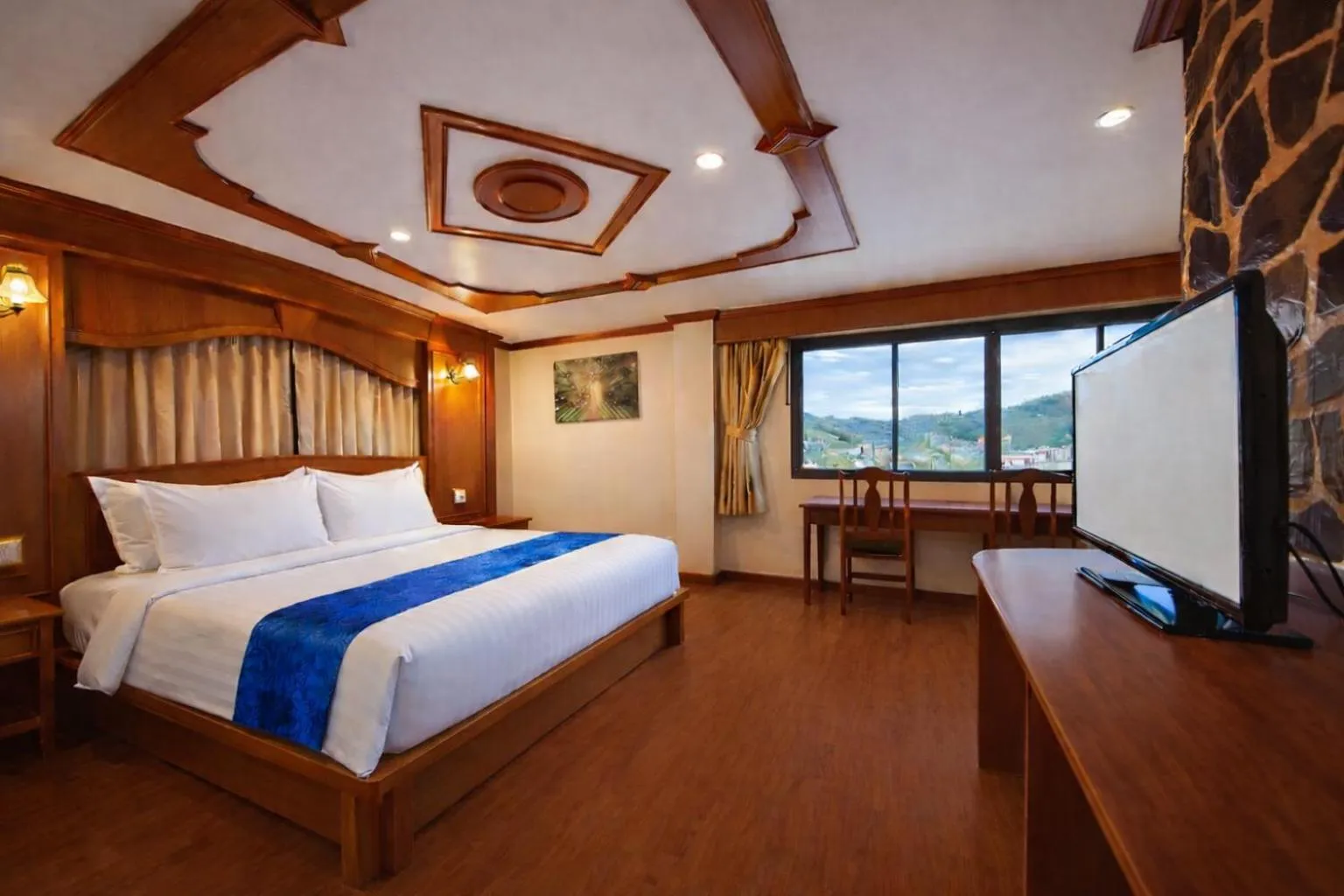 Photo of the whole room, Bed in Tiger Complex Hotel