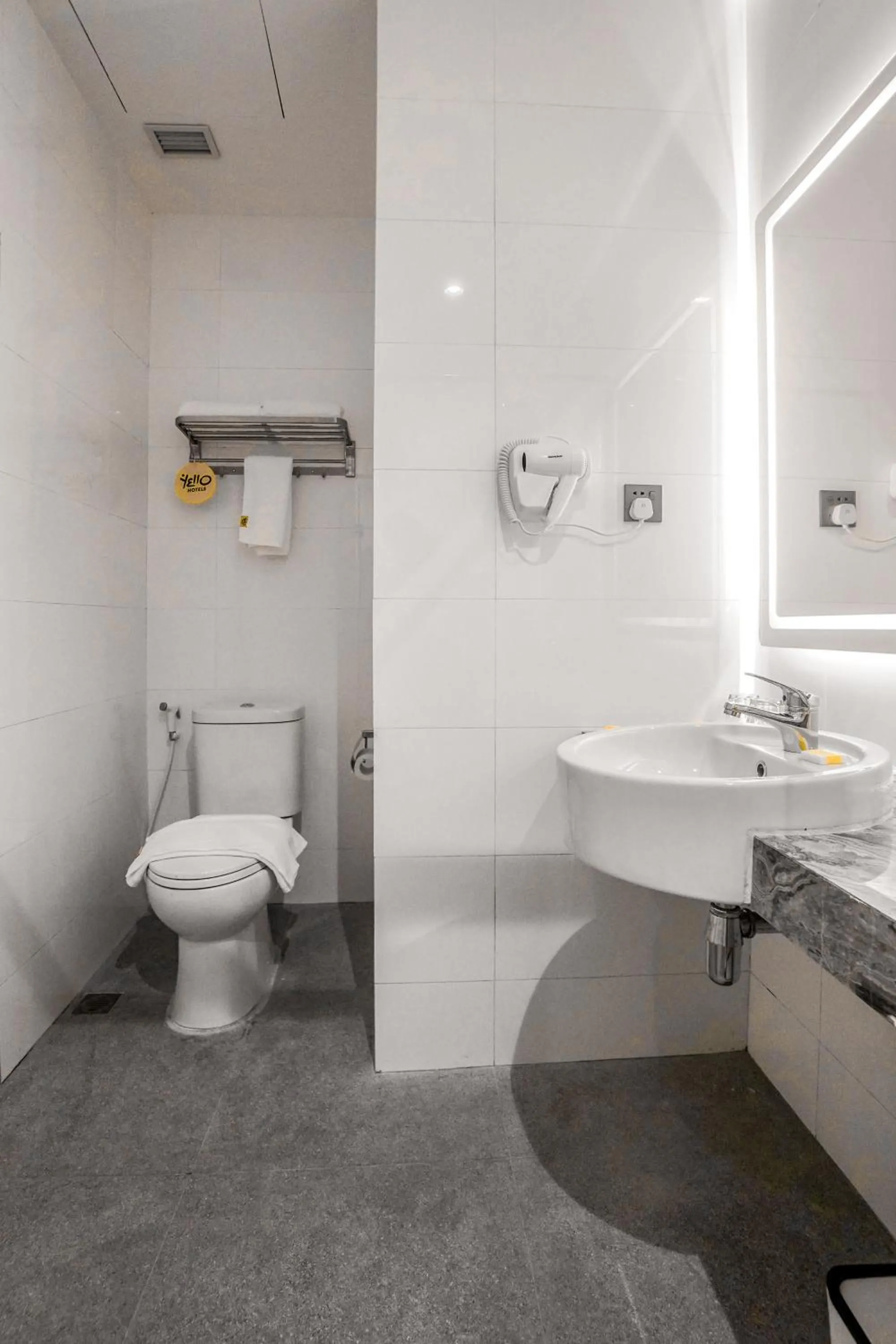 Bathroom in Yello Hotel Harbour Bay