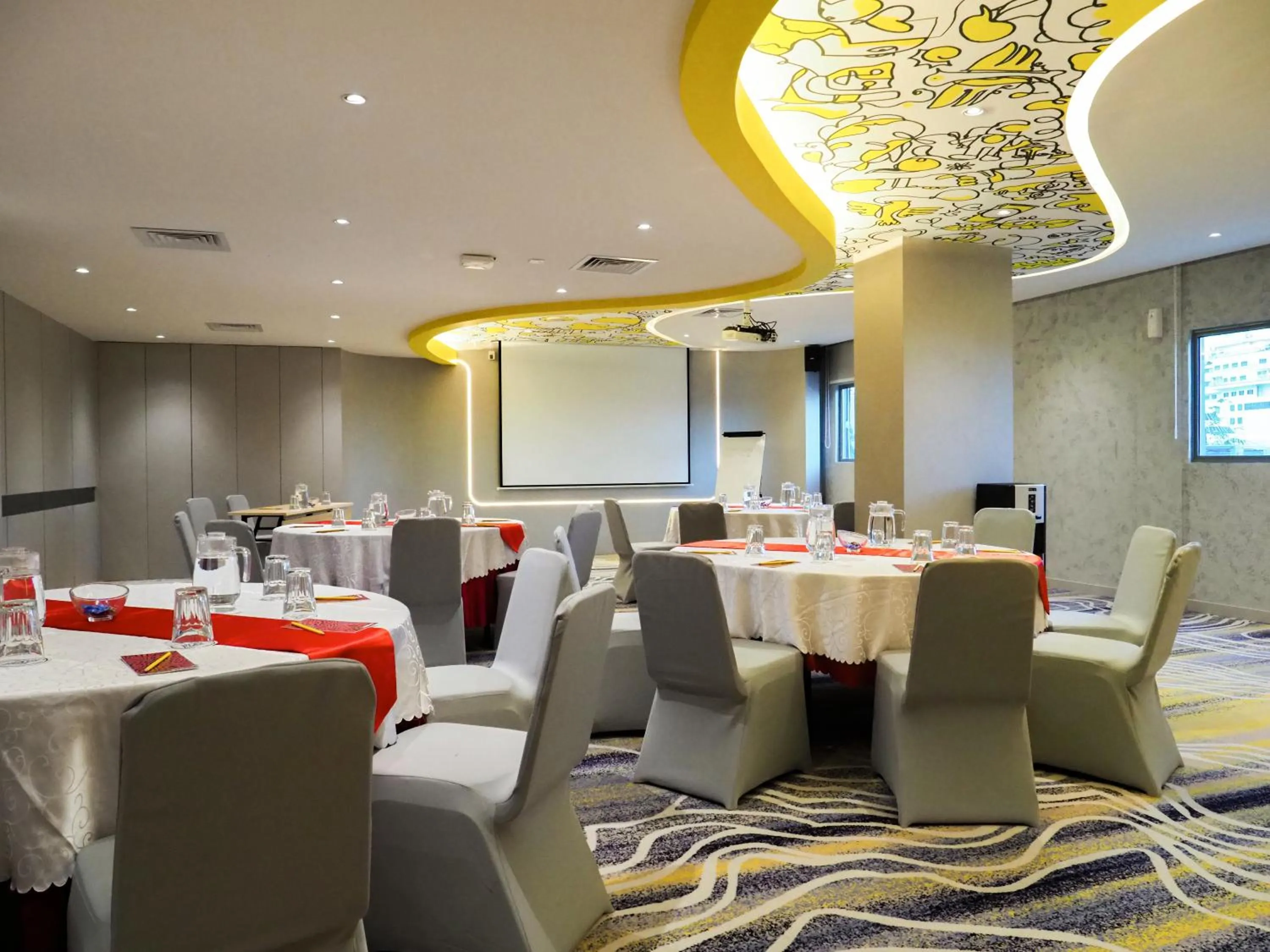 Meeting/conference room in Yello Hotel Harbour Bay
