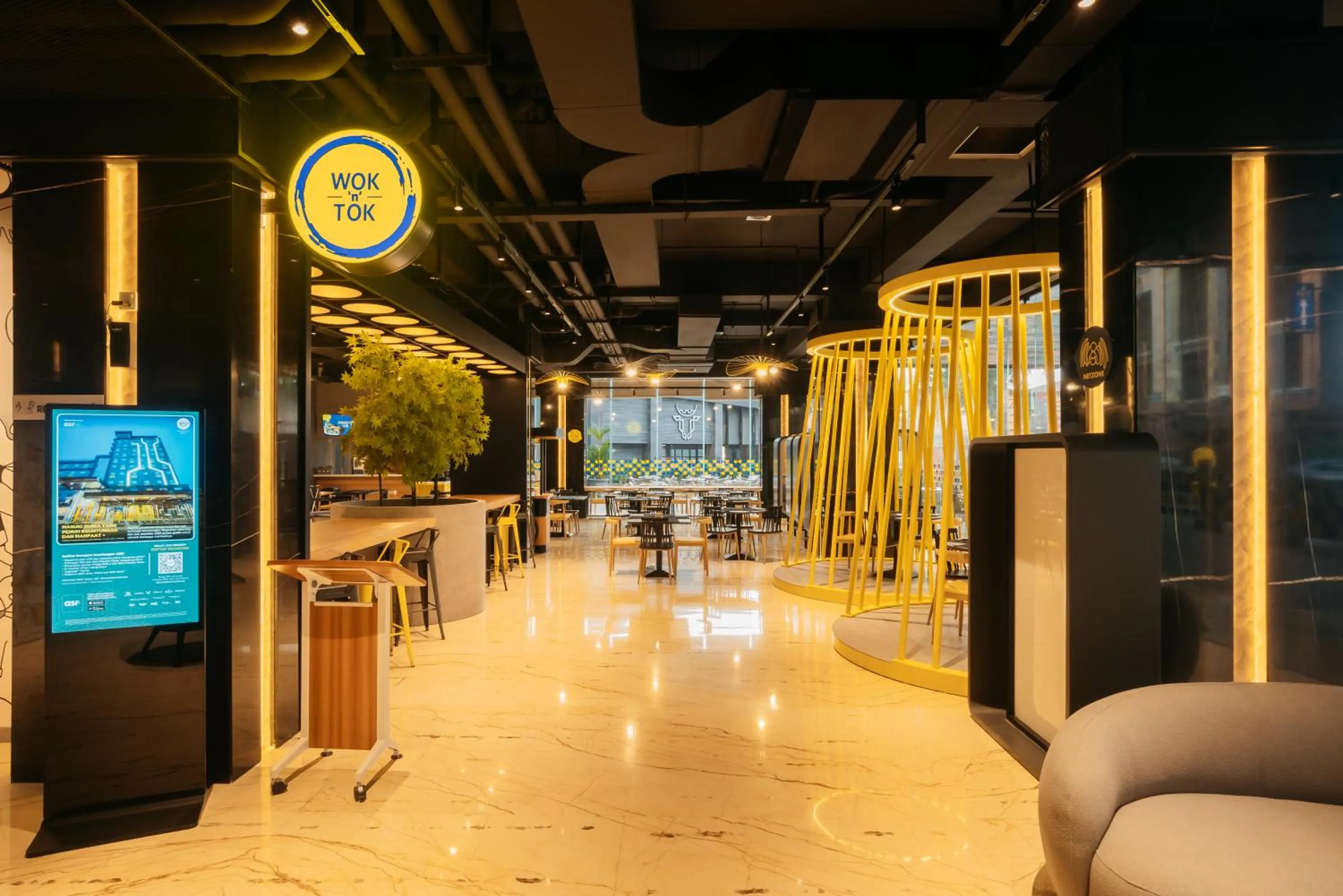 Lobby or reception in Yello Hotel Harbour Bay