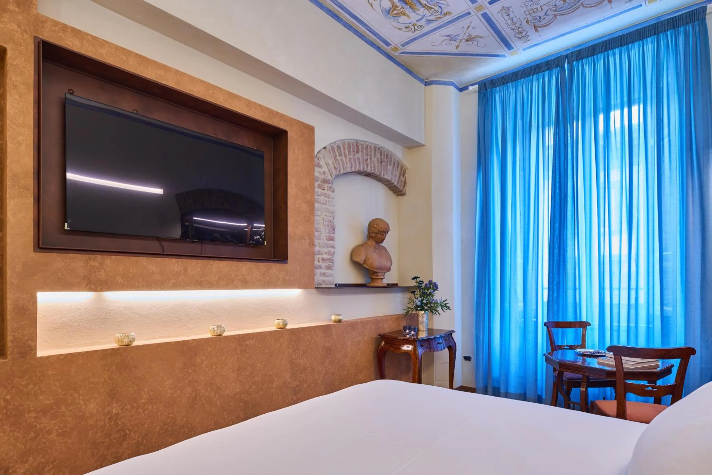 Bed in Duomo Luxury Florence