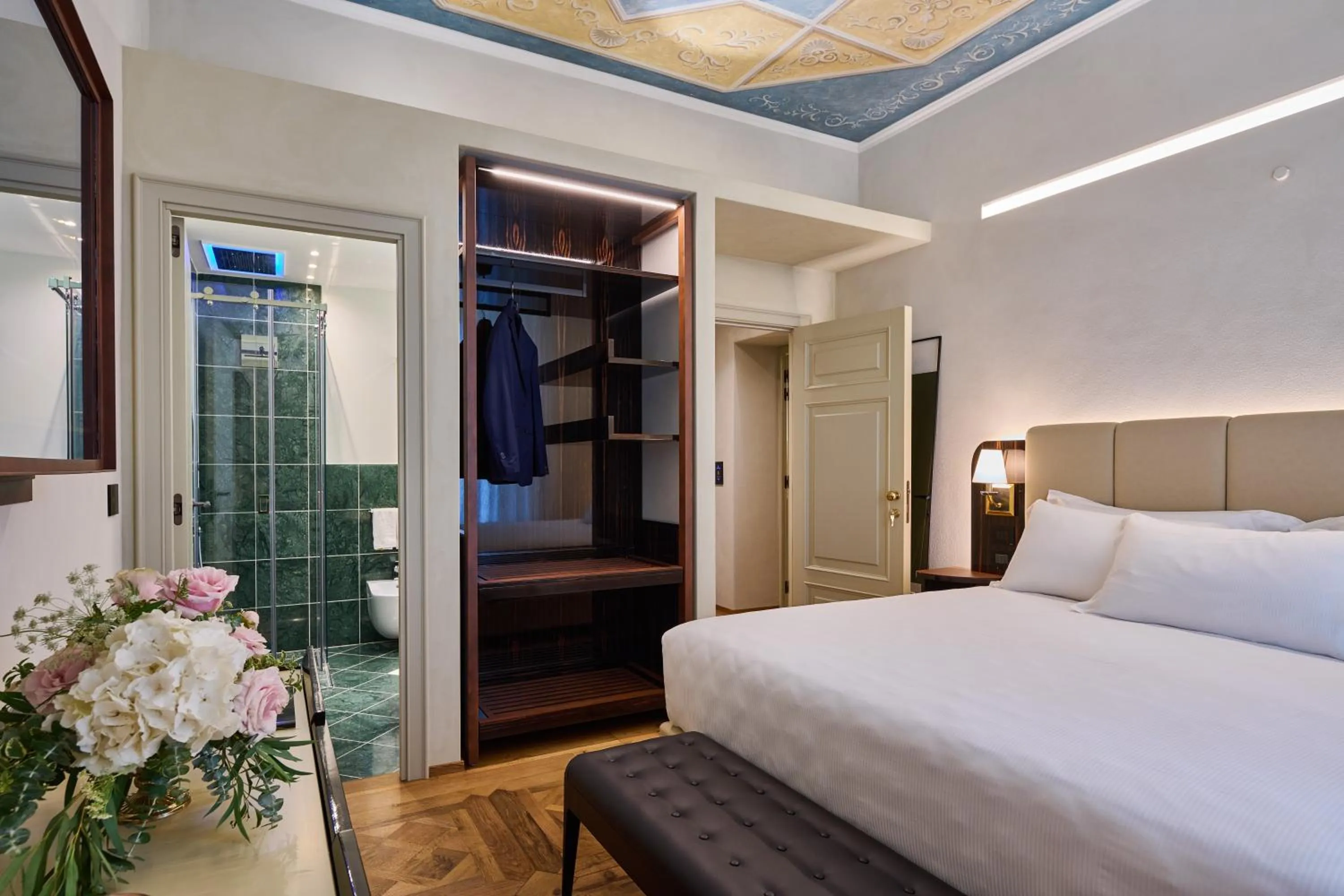 Bed in Duomo Luxury Florence