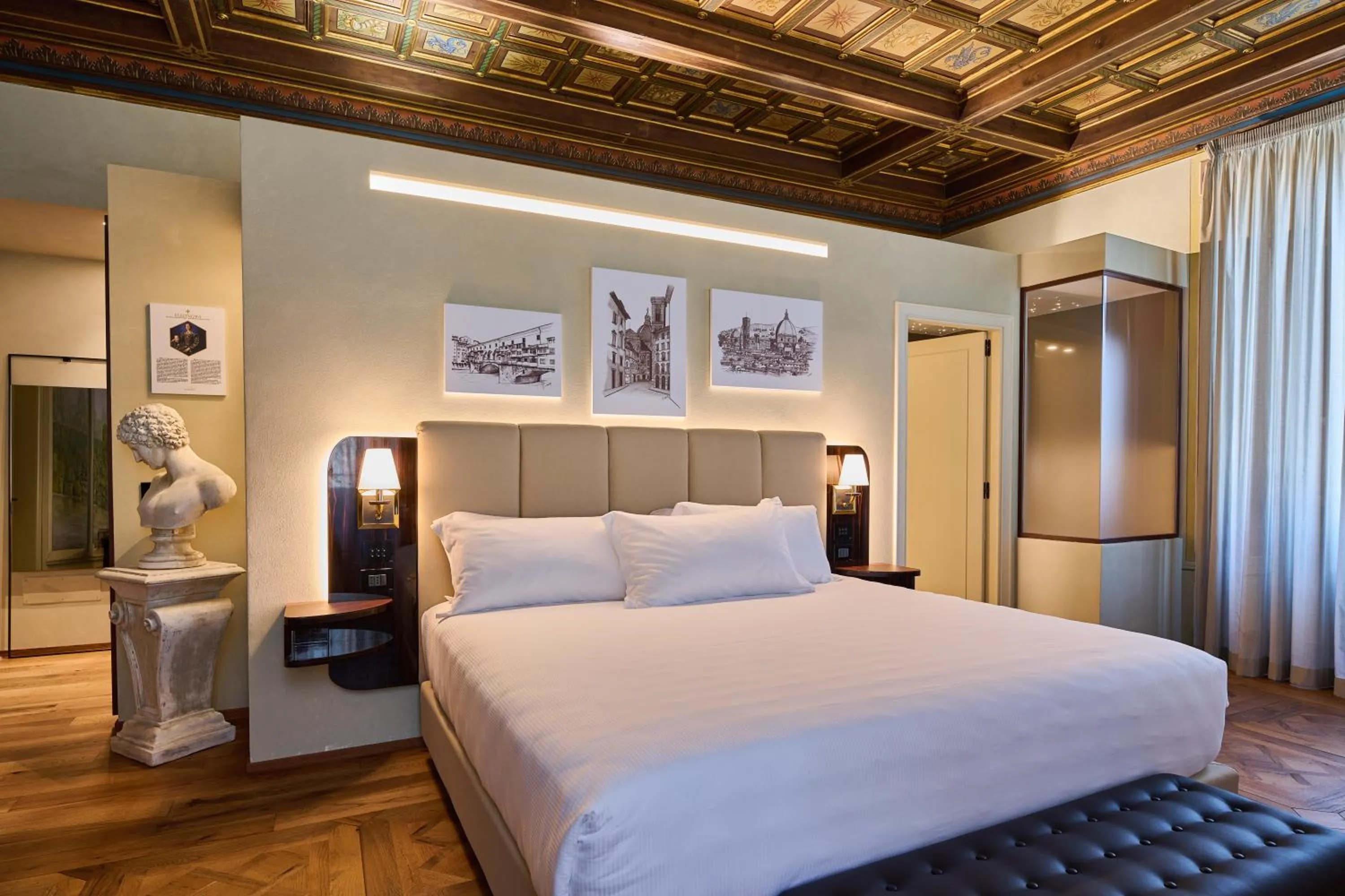 Photo of the whole room, Bed in Duomo Luxury Florence