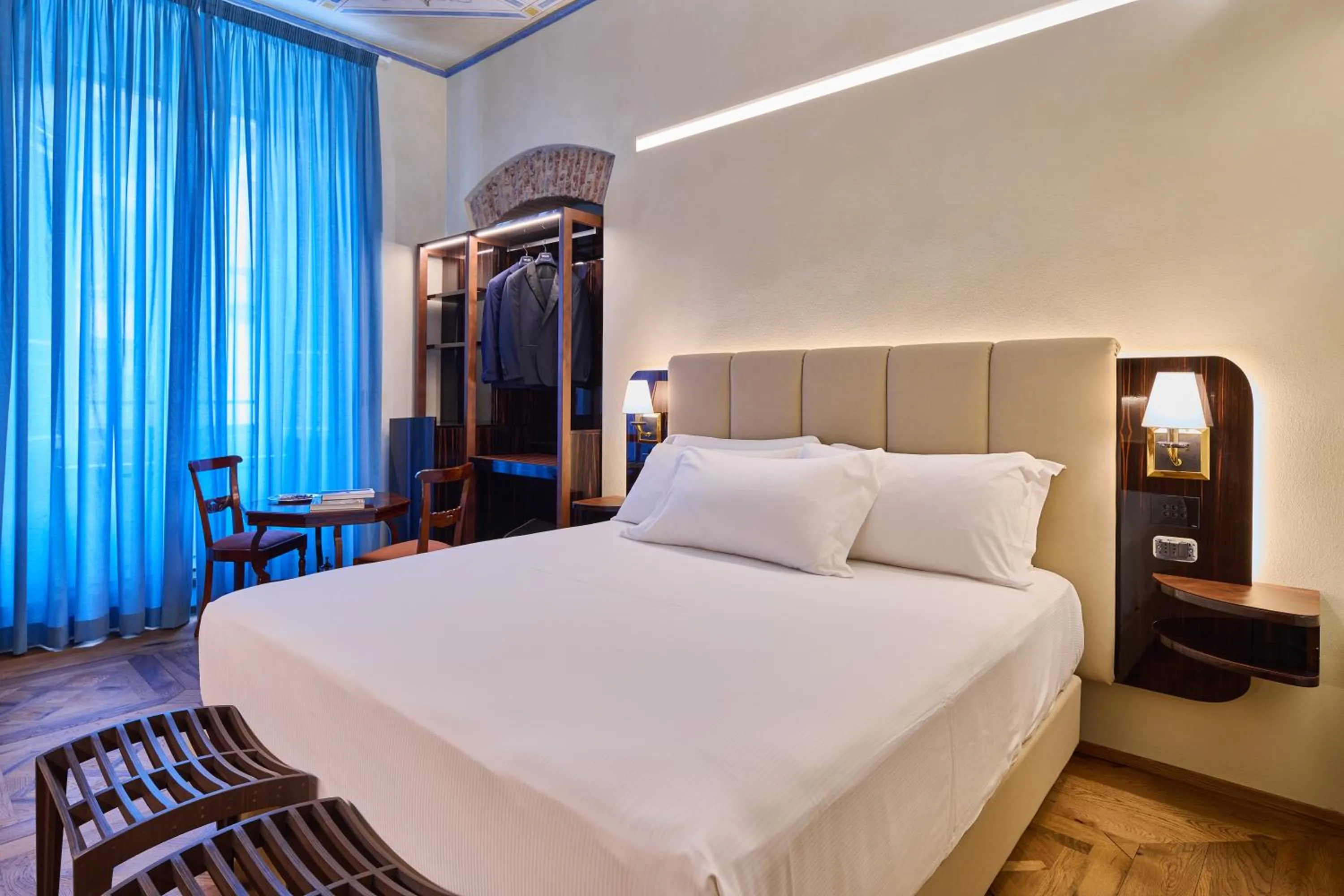 Bed in Duomo Luxury Florence