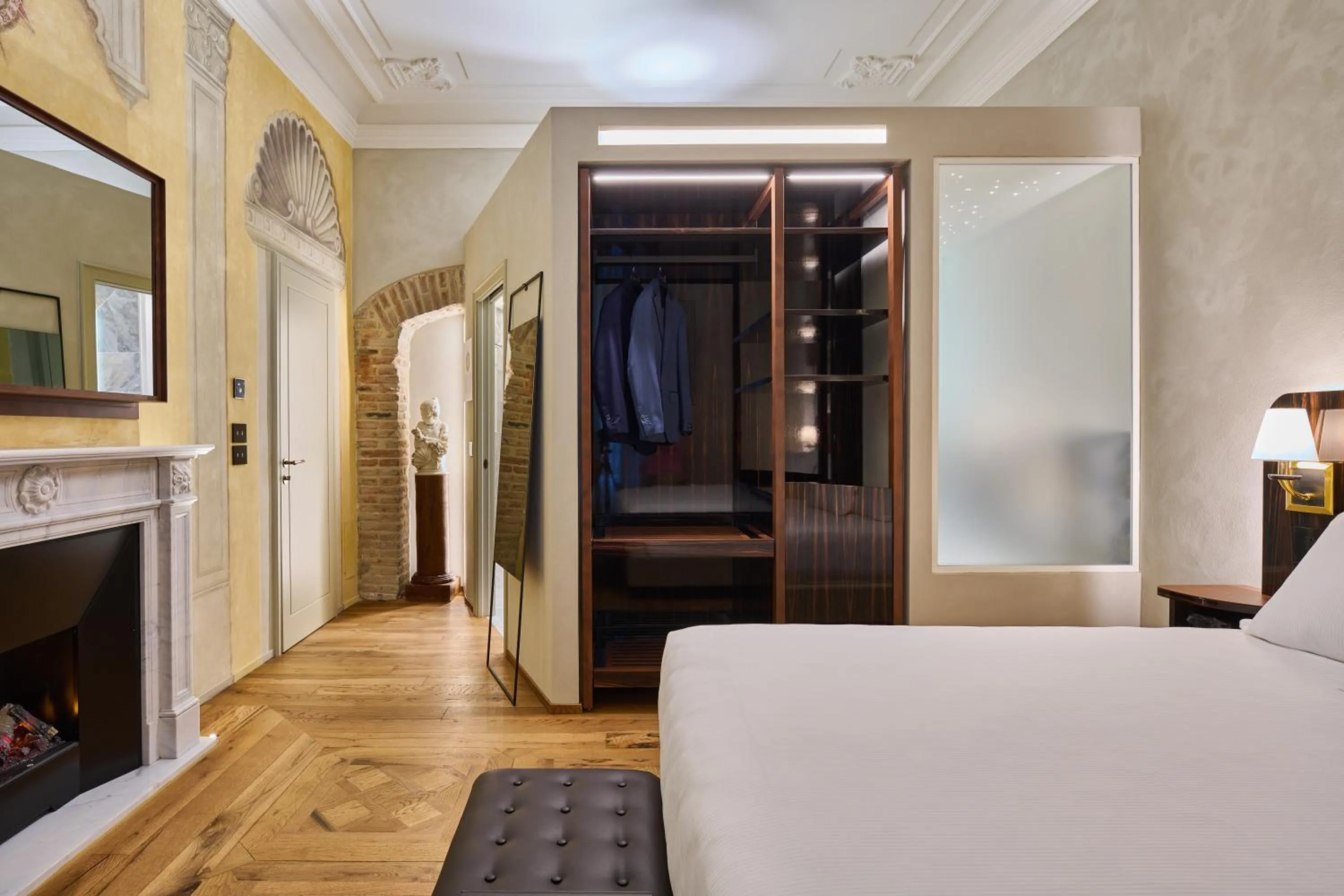 Bed in Duomo Luxury Florence