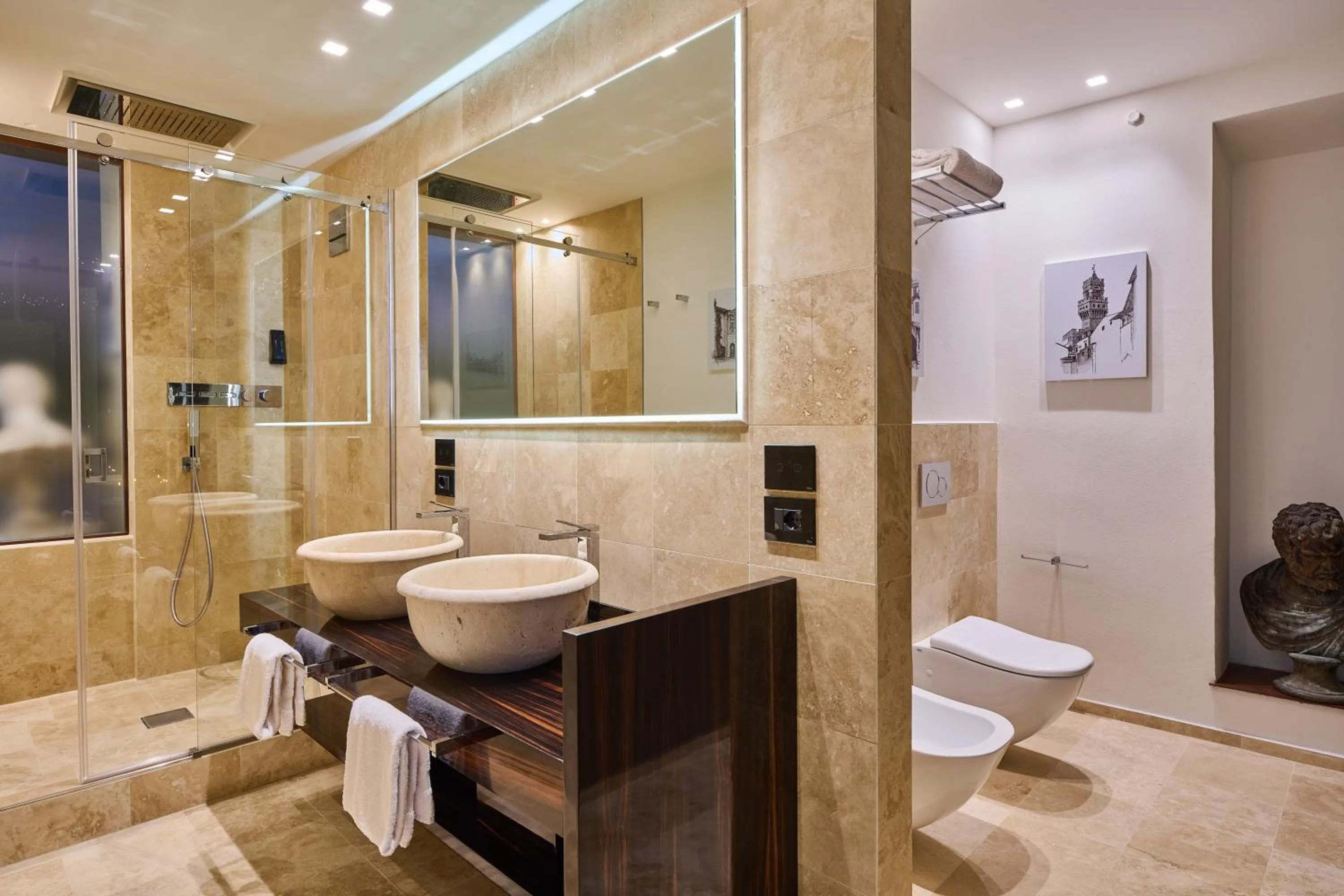 Shower in Duomo Luxury Florence