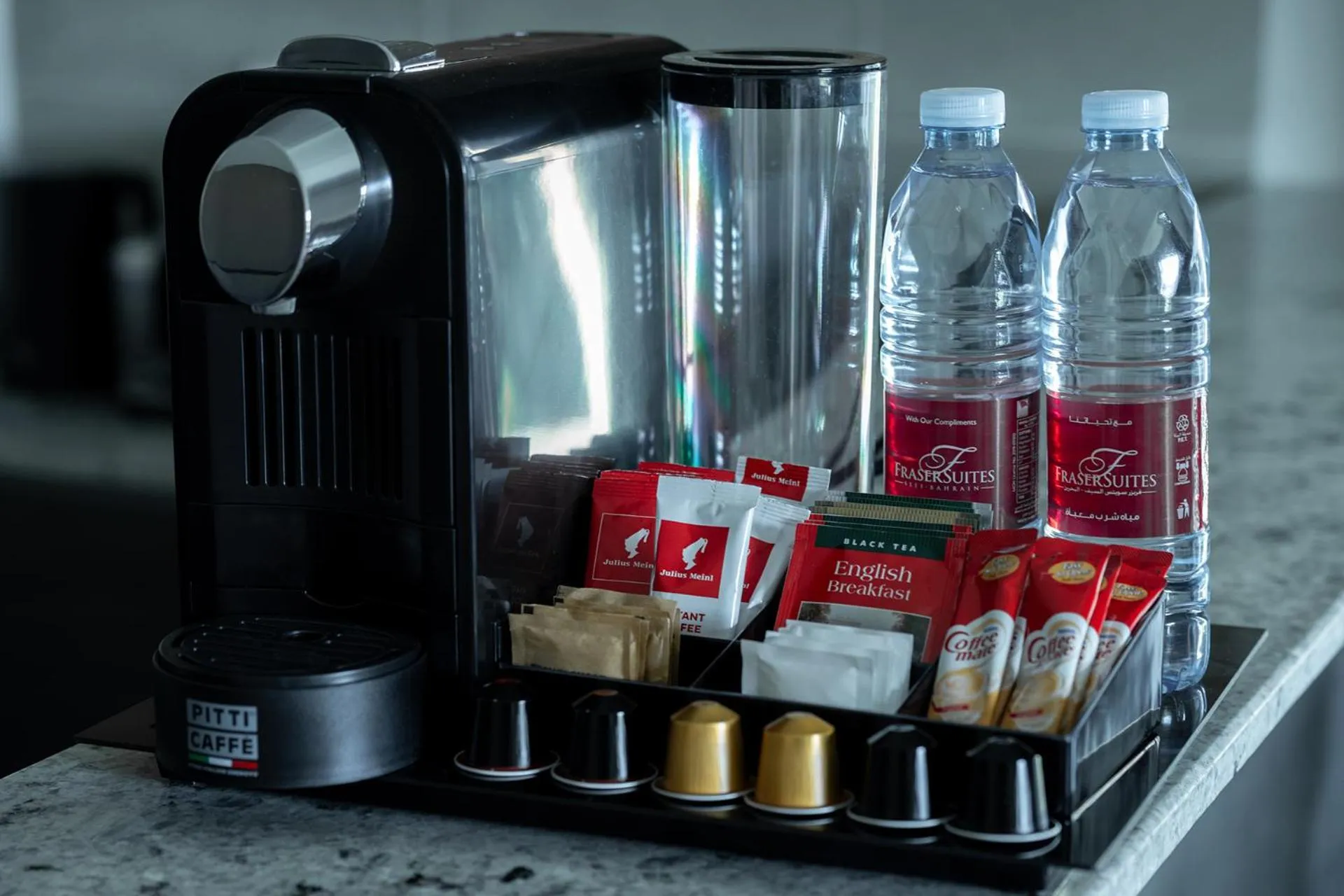 Coffee/tea facilities in Fraser Suites Al Liwan