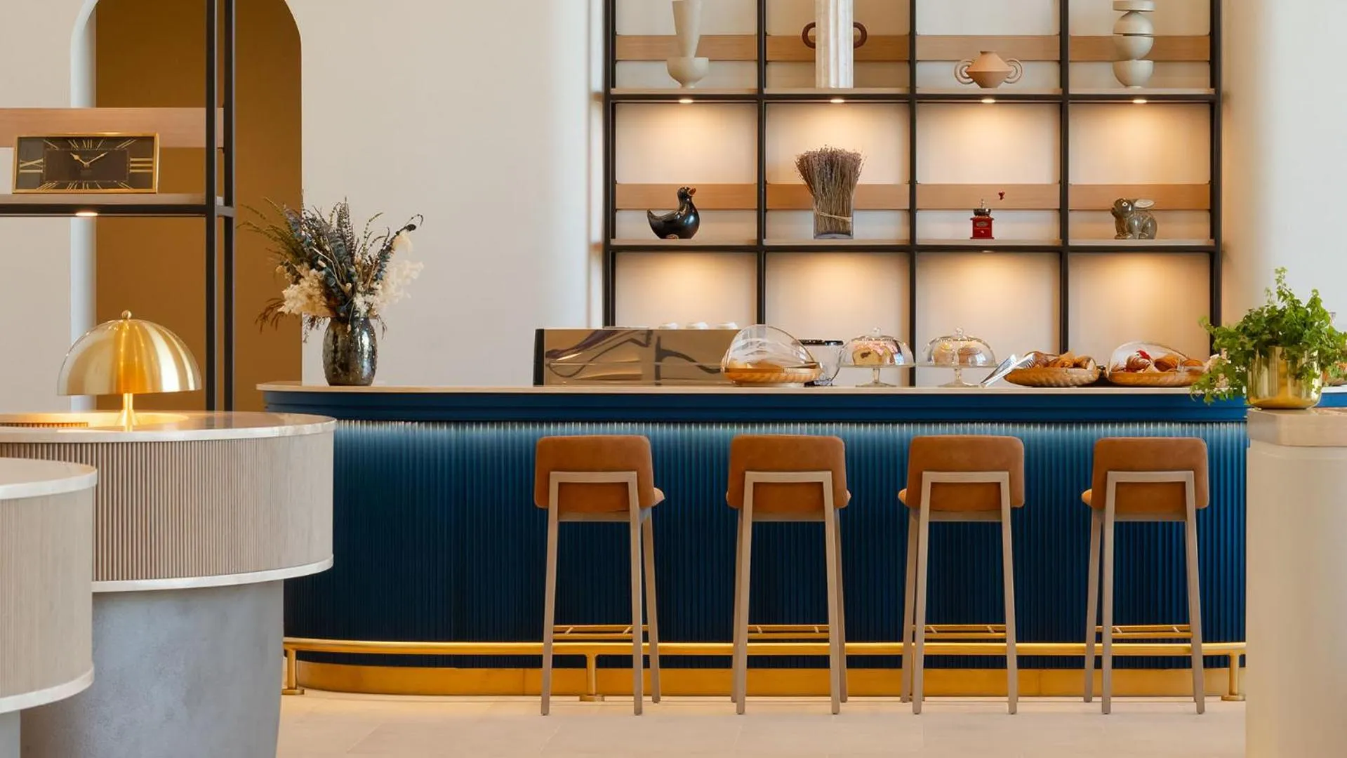 Restaurant/places to eat in Fraser Suites Al Liwan