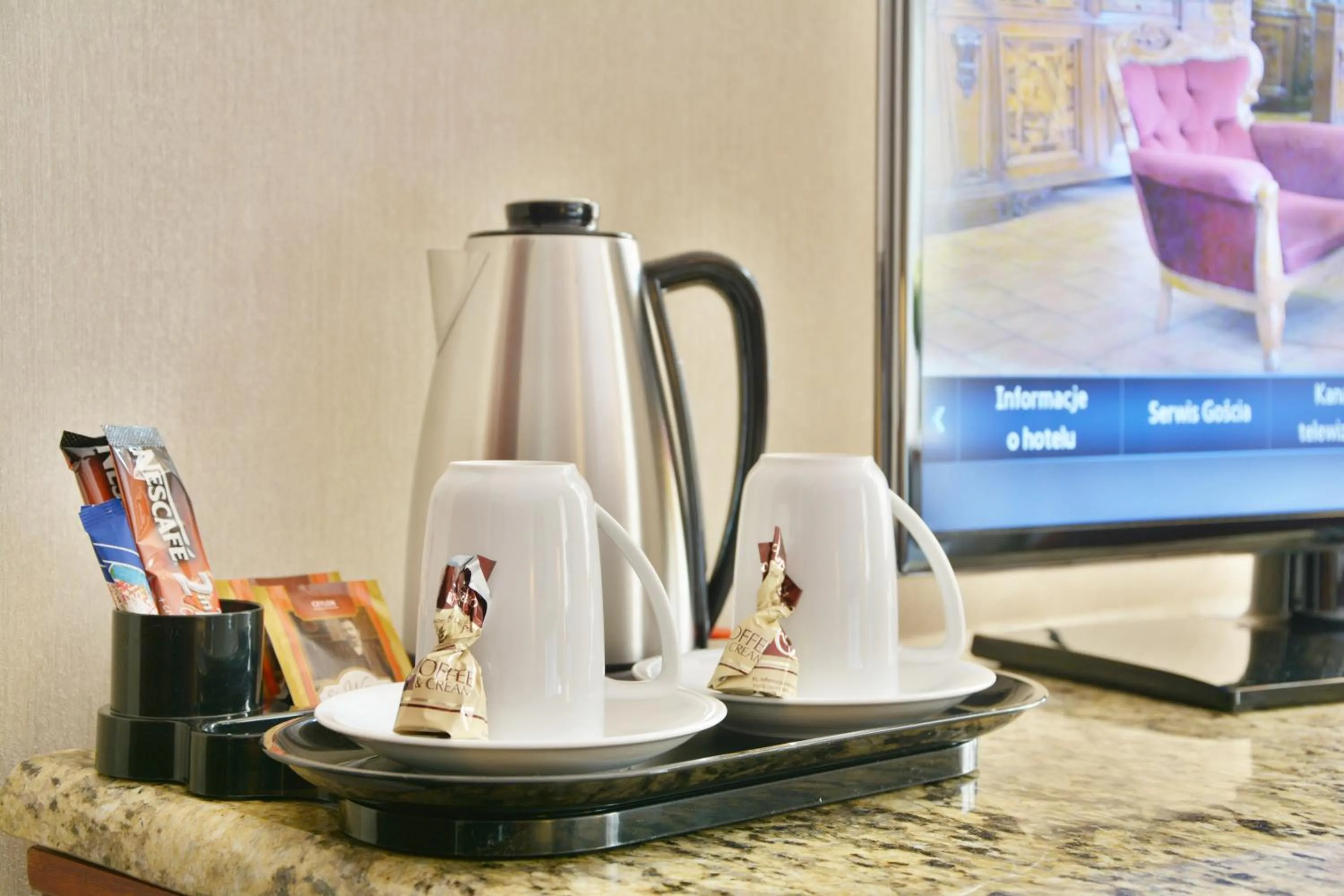 Food and drinks in Komoda Club Residence