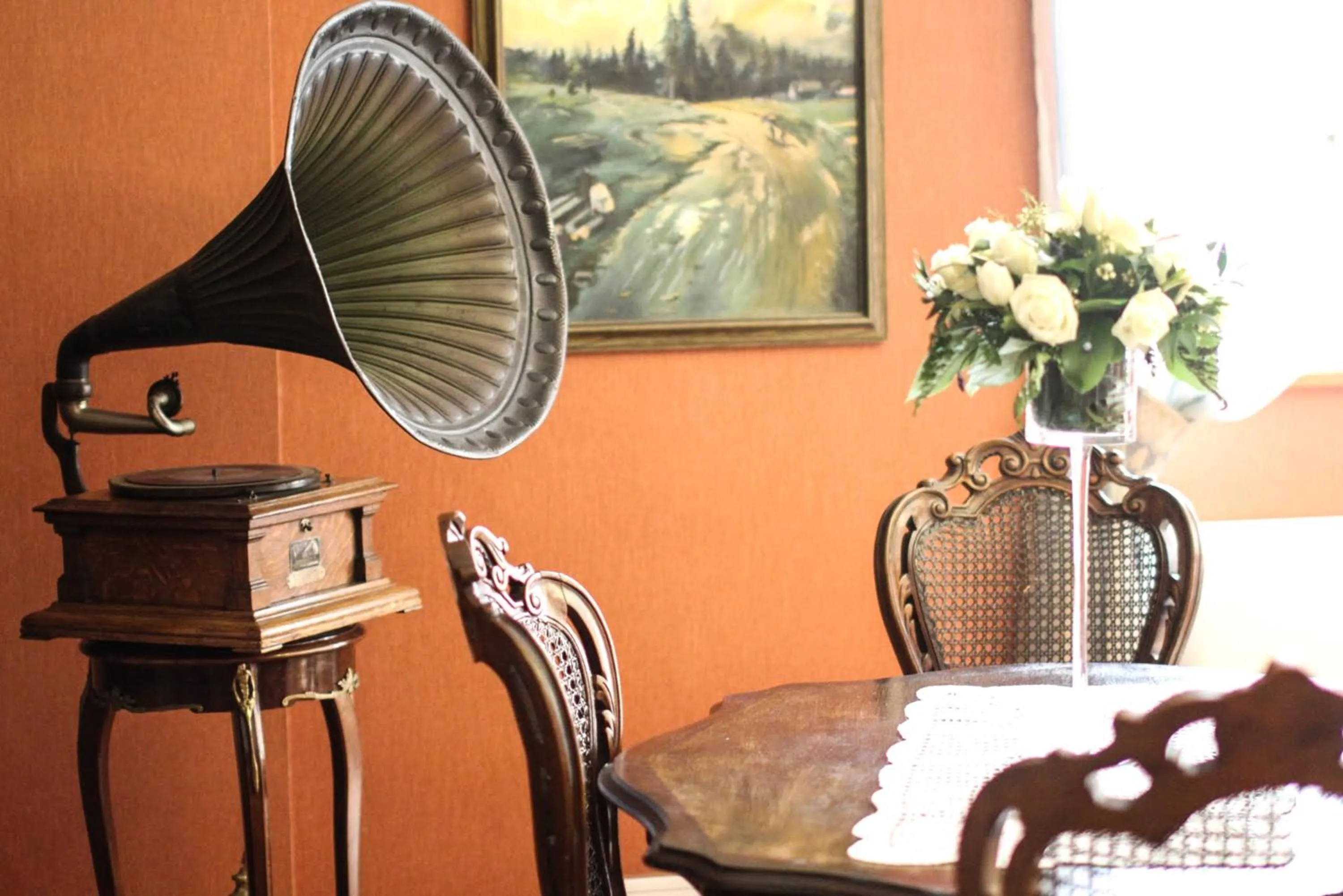 Restaurant/places to eat in Komoda Club Residence