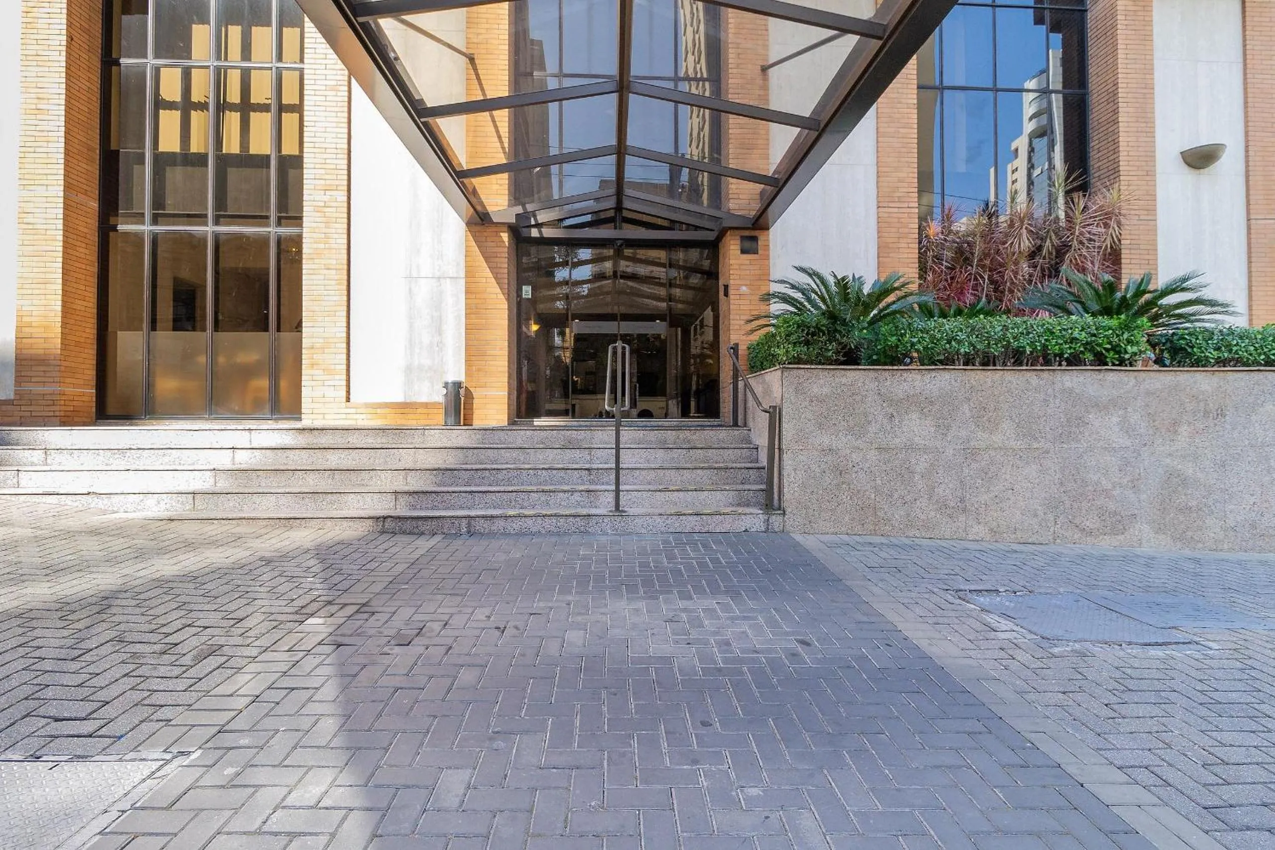 Facade/entrance in LFlats ALAMEDA CAMPINAS Jardim Paulista