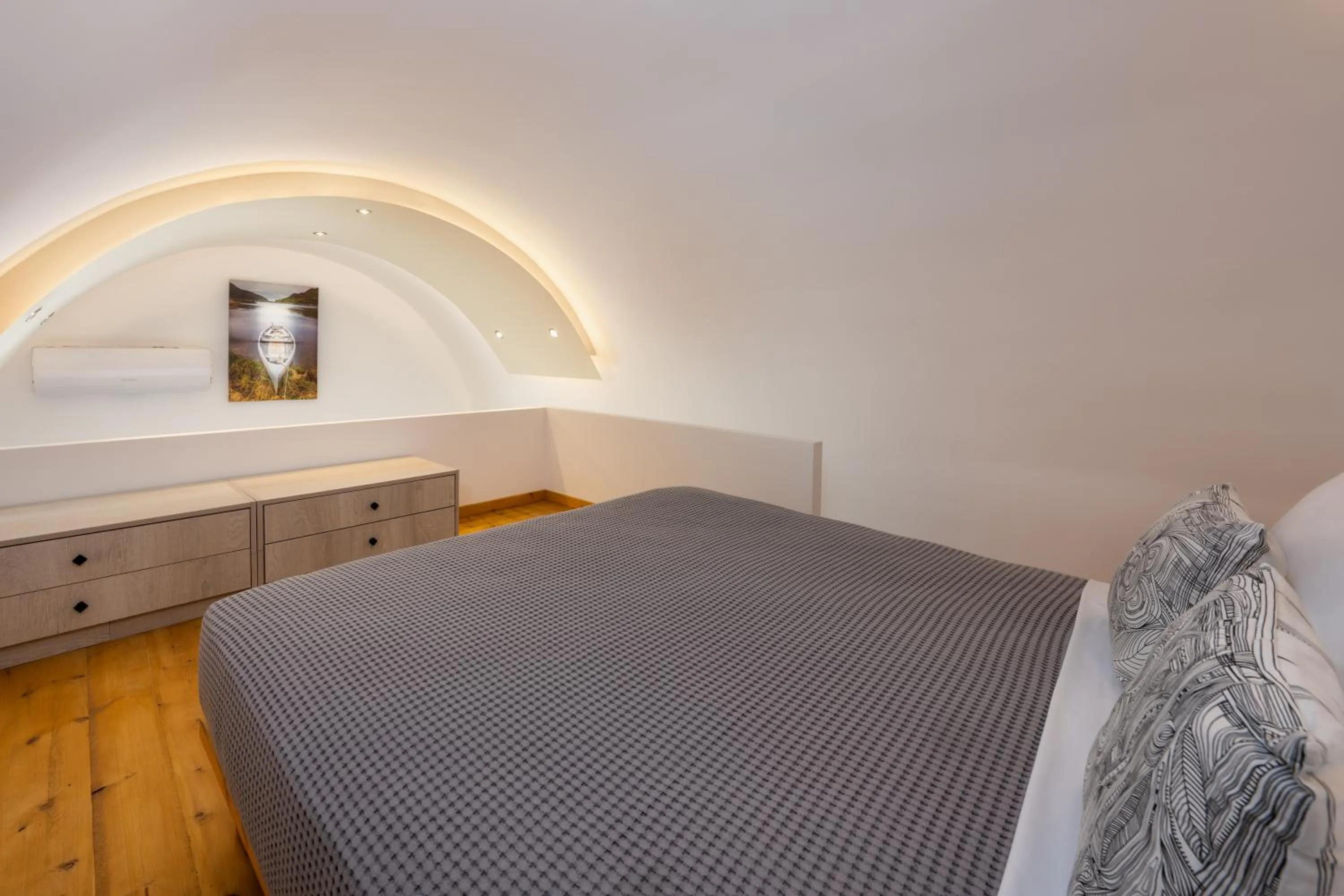 Bed in Abrazo Villas