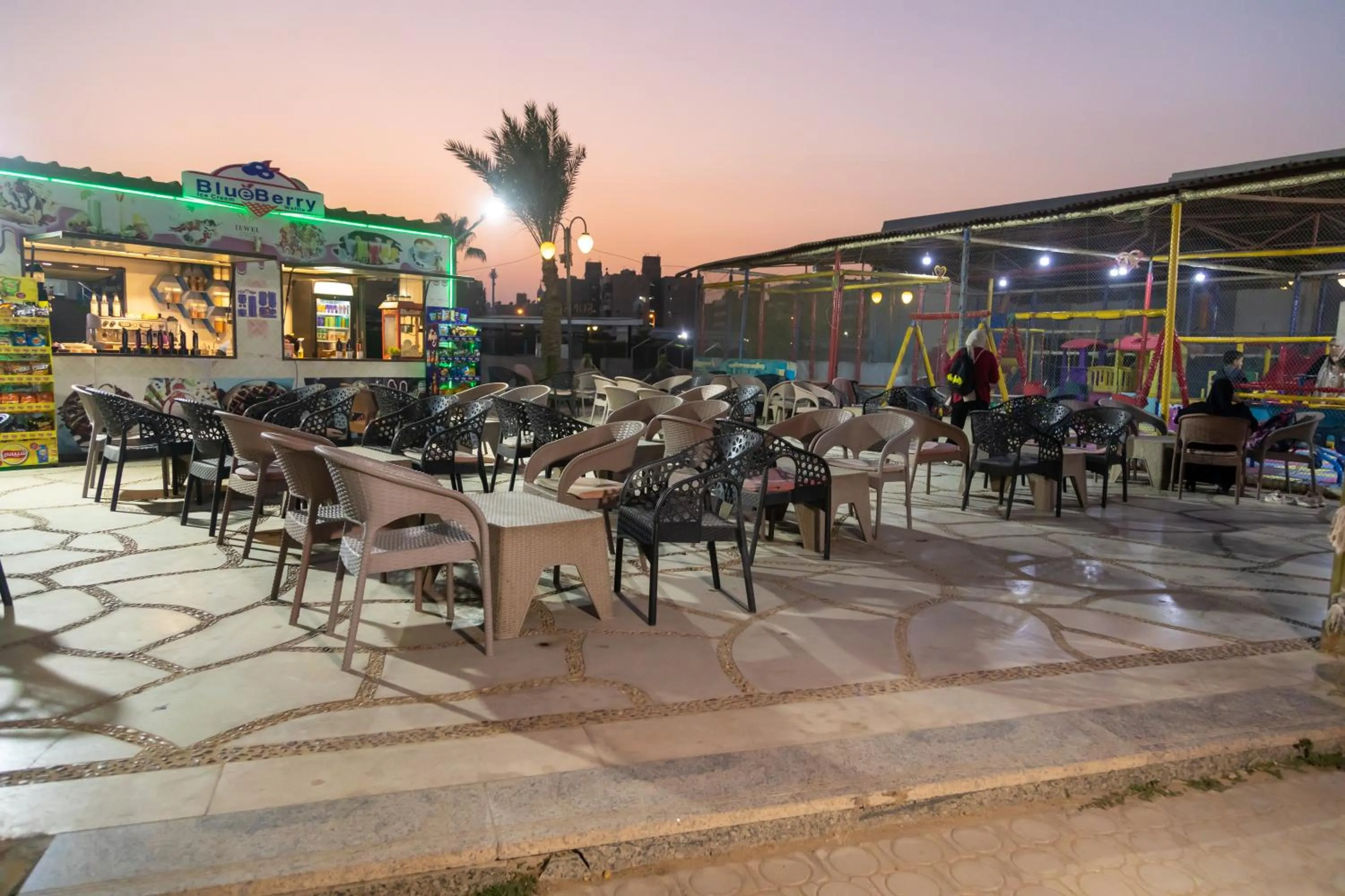 Restaurant/places to eat in Jewel Sport City and Aqua Park