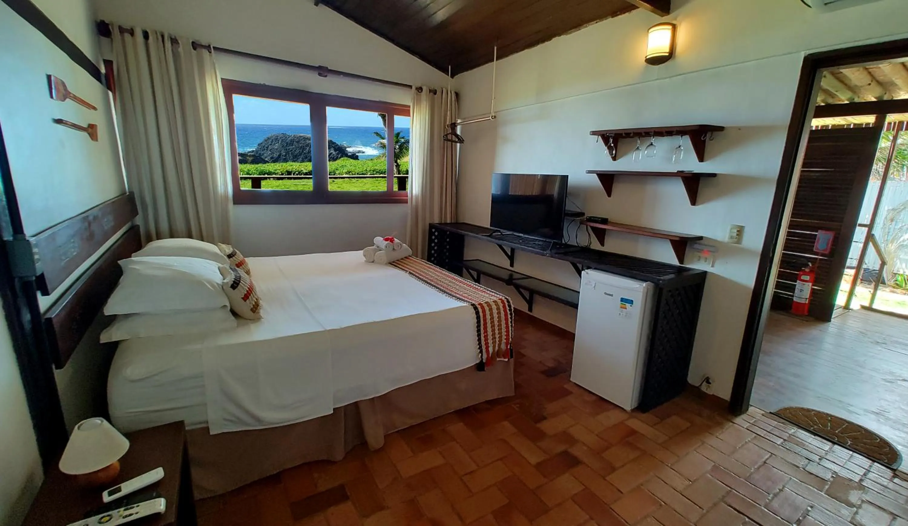 View (from property/room), Bed in Pousada Santú Noronha