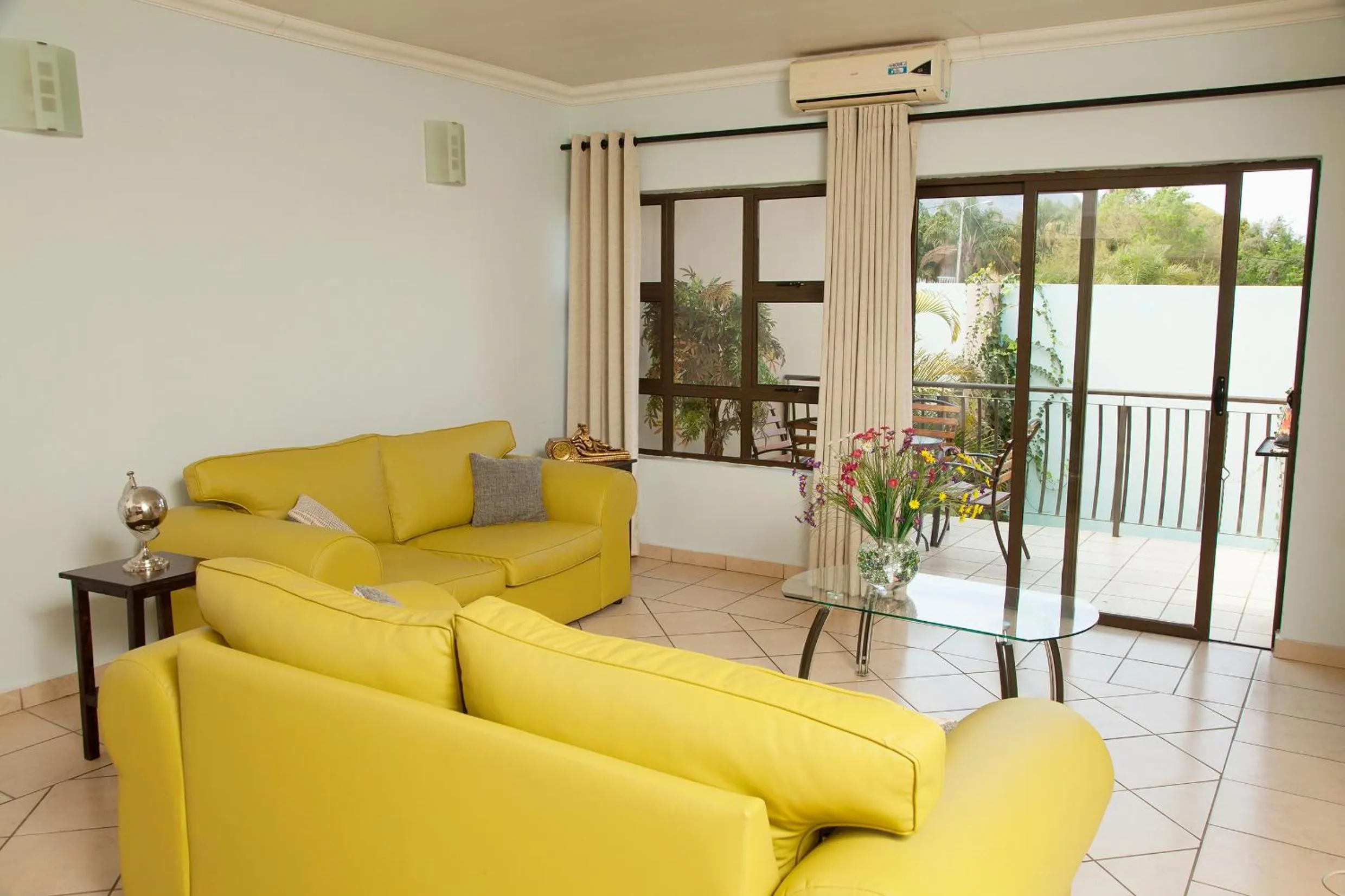 Living room in Palm Valley Inn And Day Spa