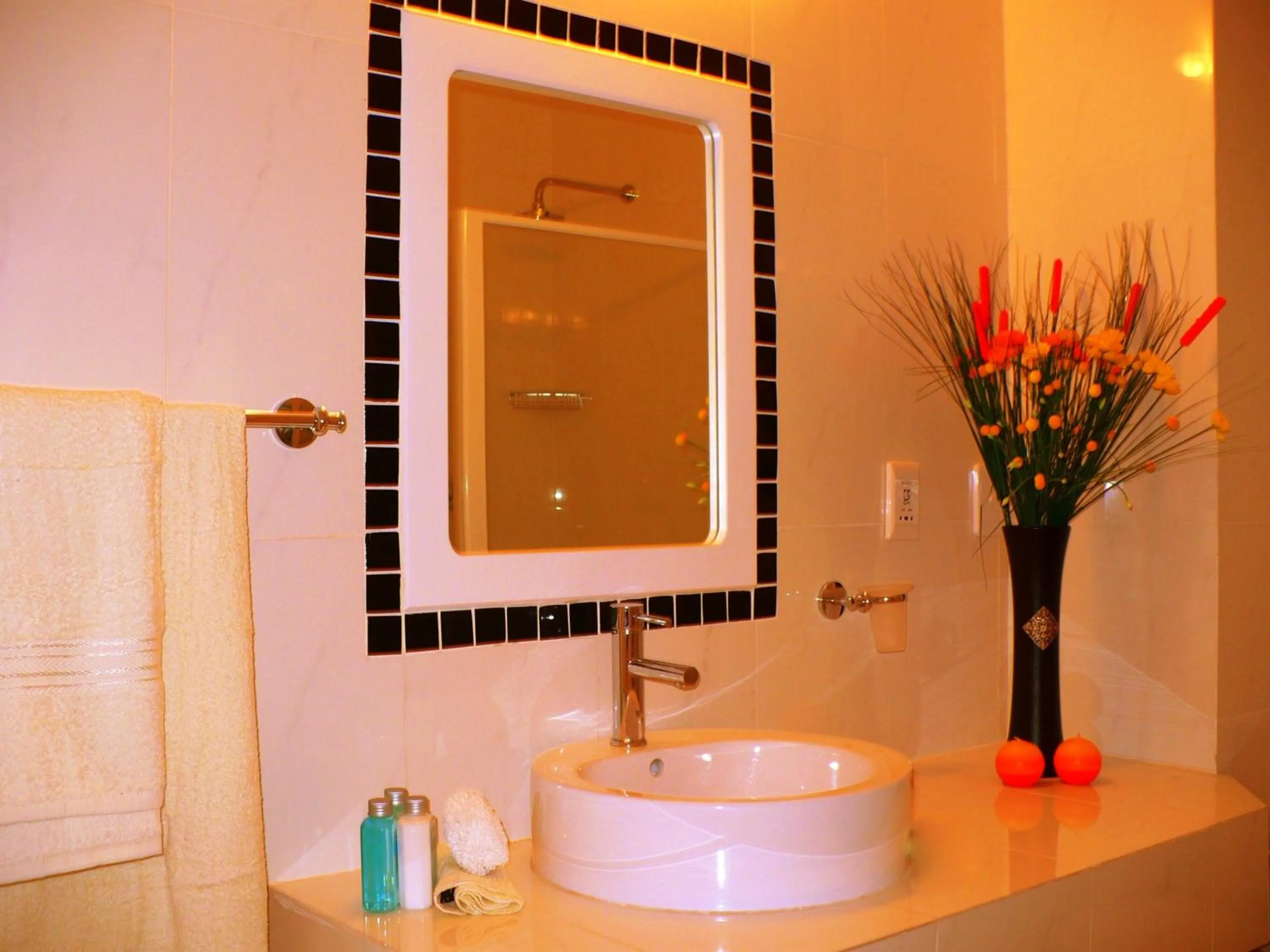 Bathroom in Palm Valley Inn And Day Spa