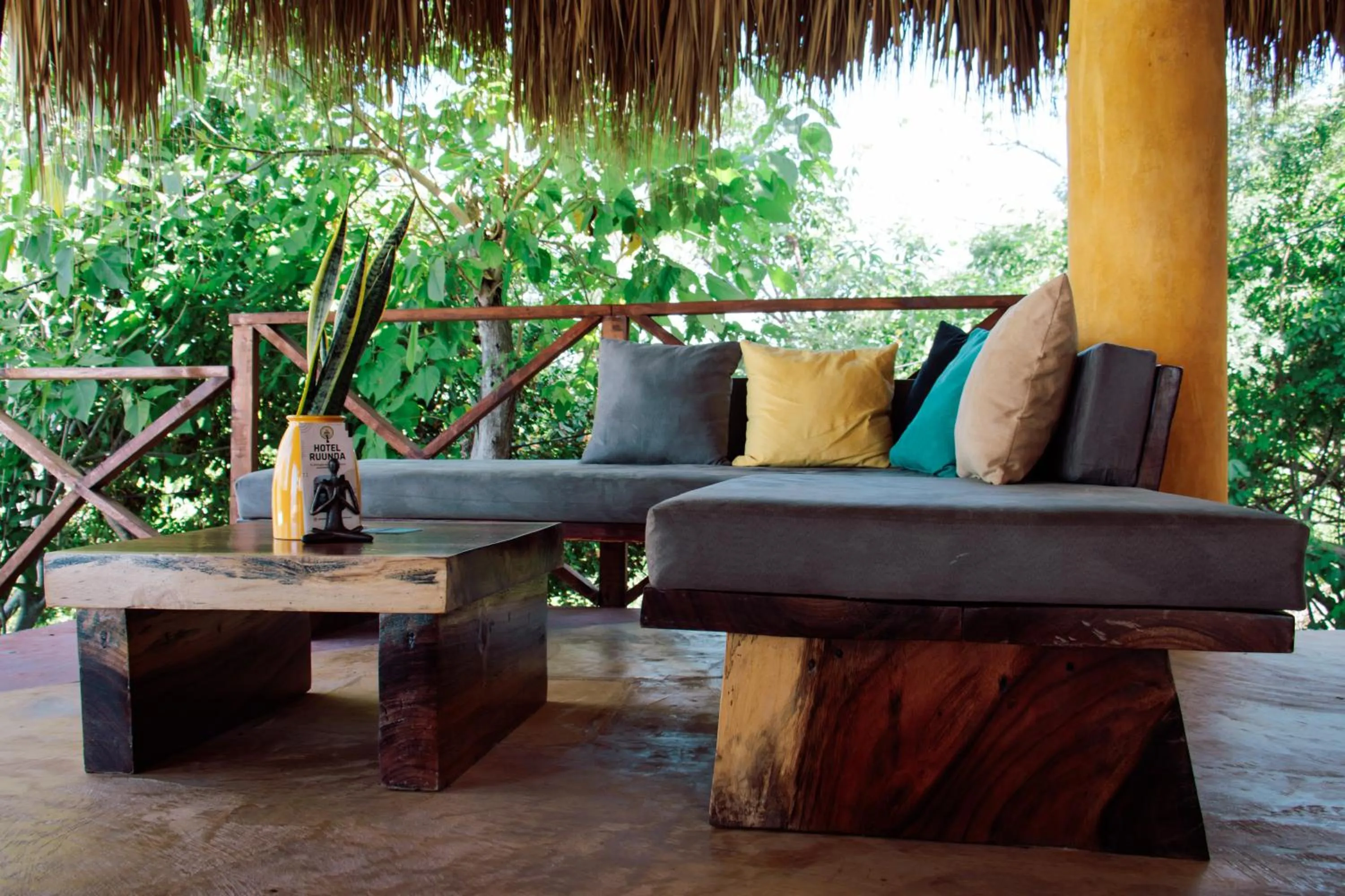 Restaurant/places to eat in Hotel Ruunda