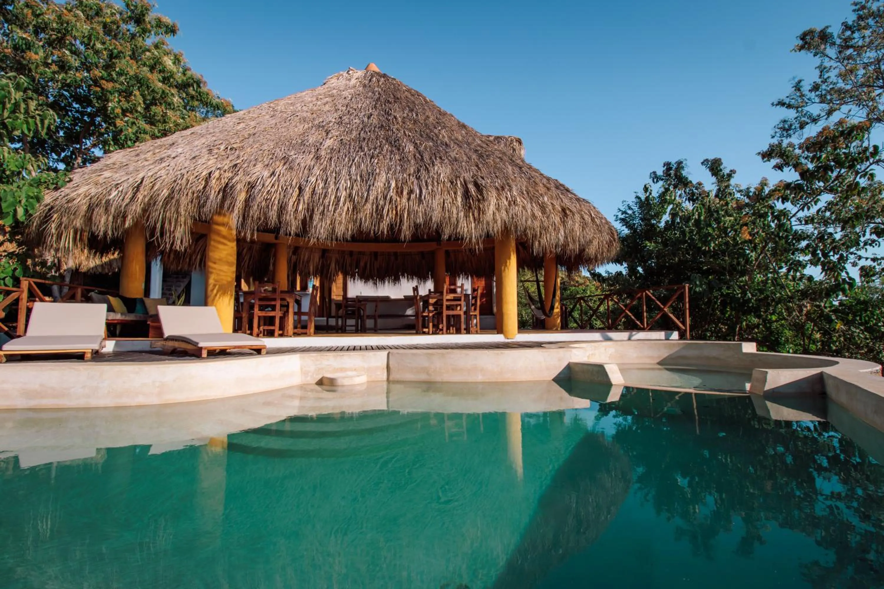 Swimming pool in Hotel Ruunda