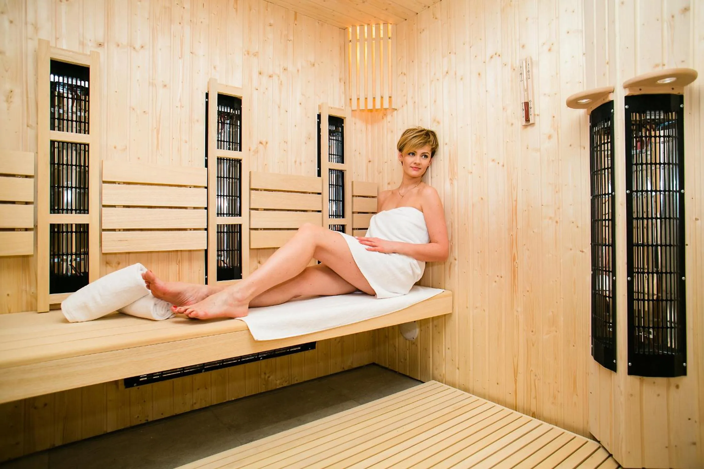 Communal lounge/ TV room, Bed in Sanatorium Uzdrowiskowe Augustów