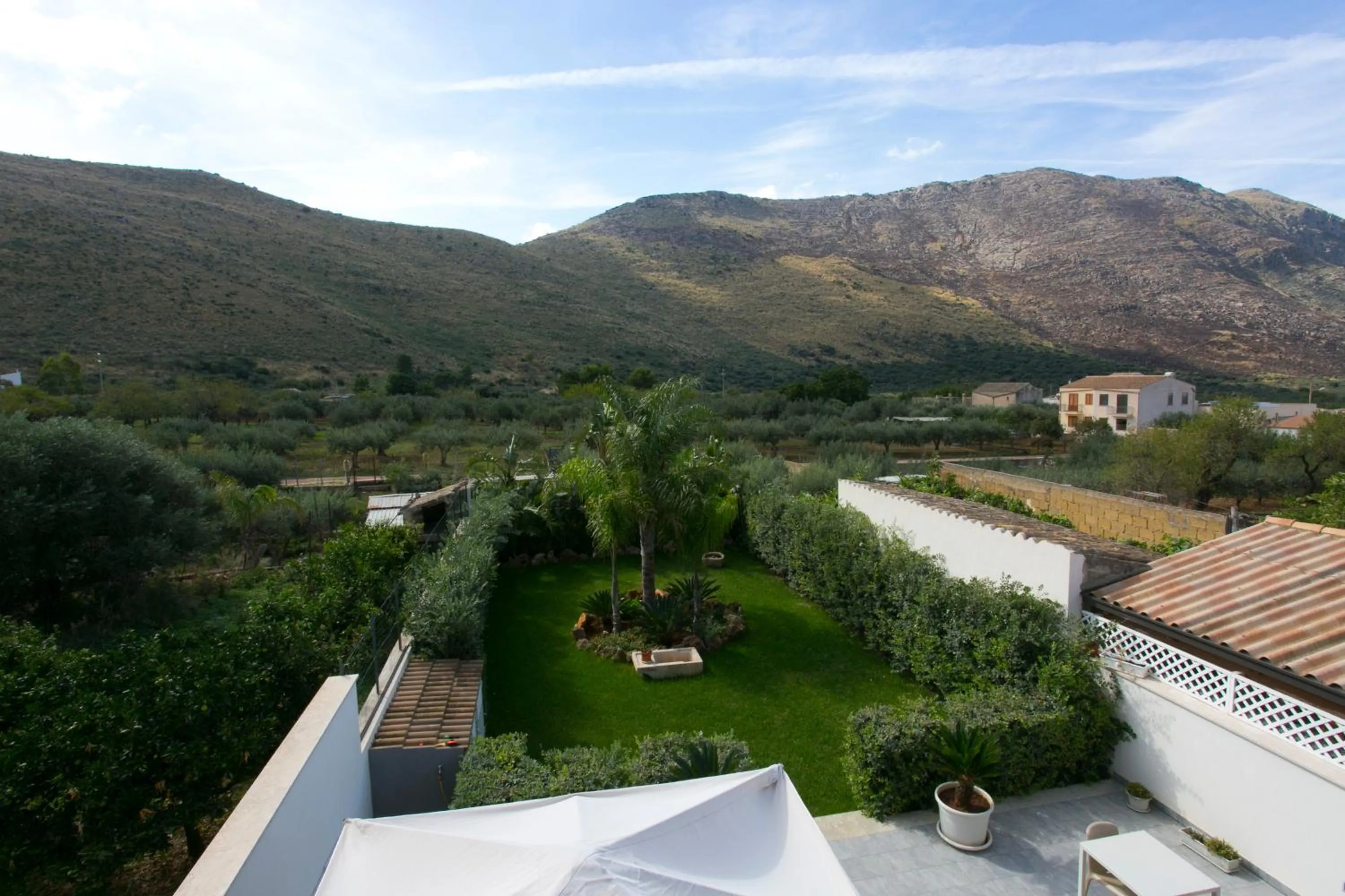 Garden view in Rotte e Sentieri B&B