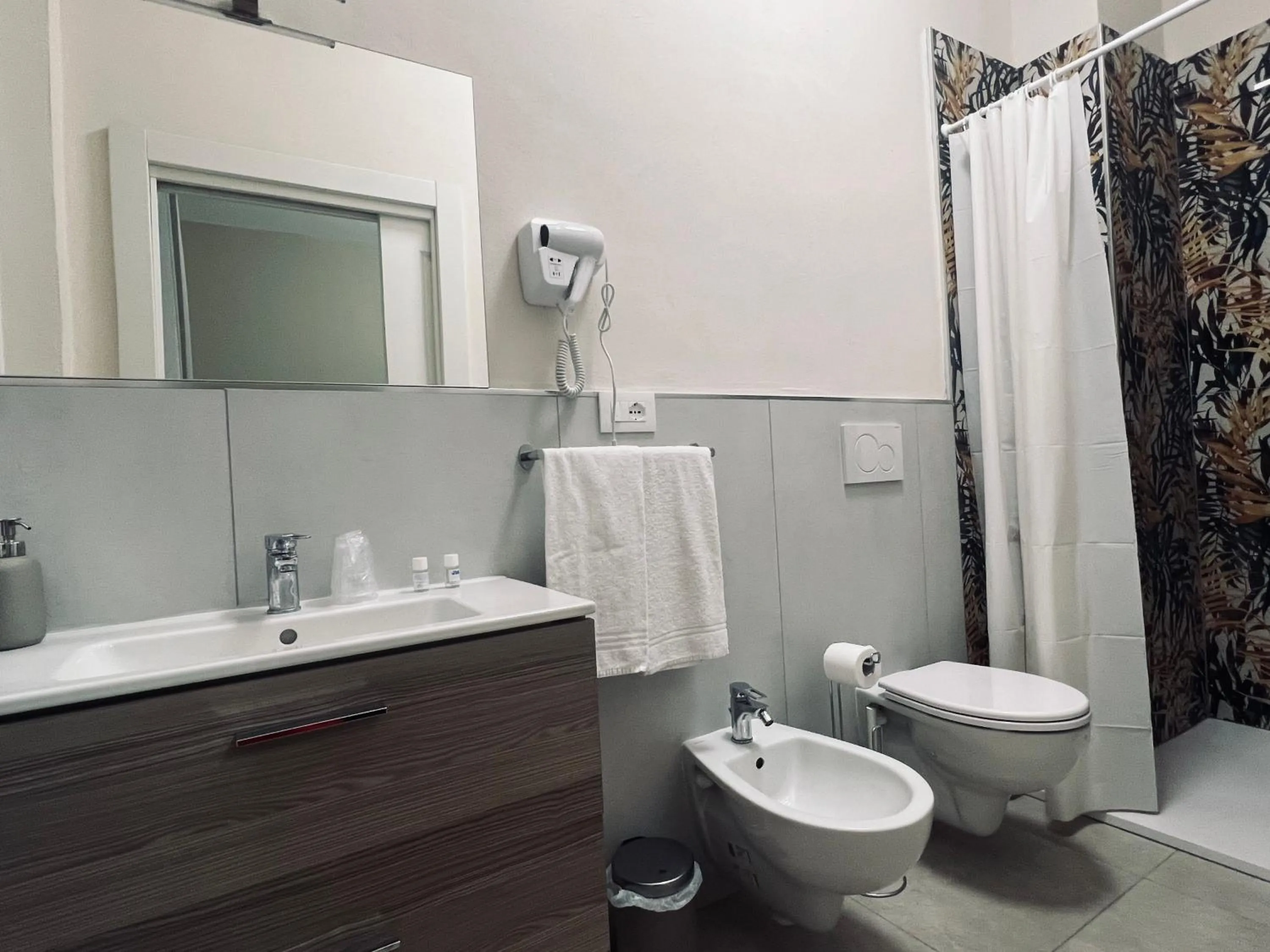 Shower in Il Galileo Rooms