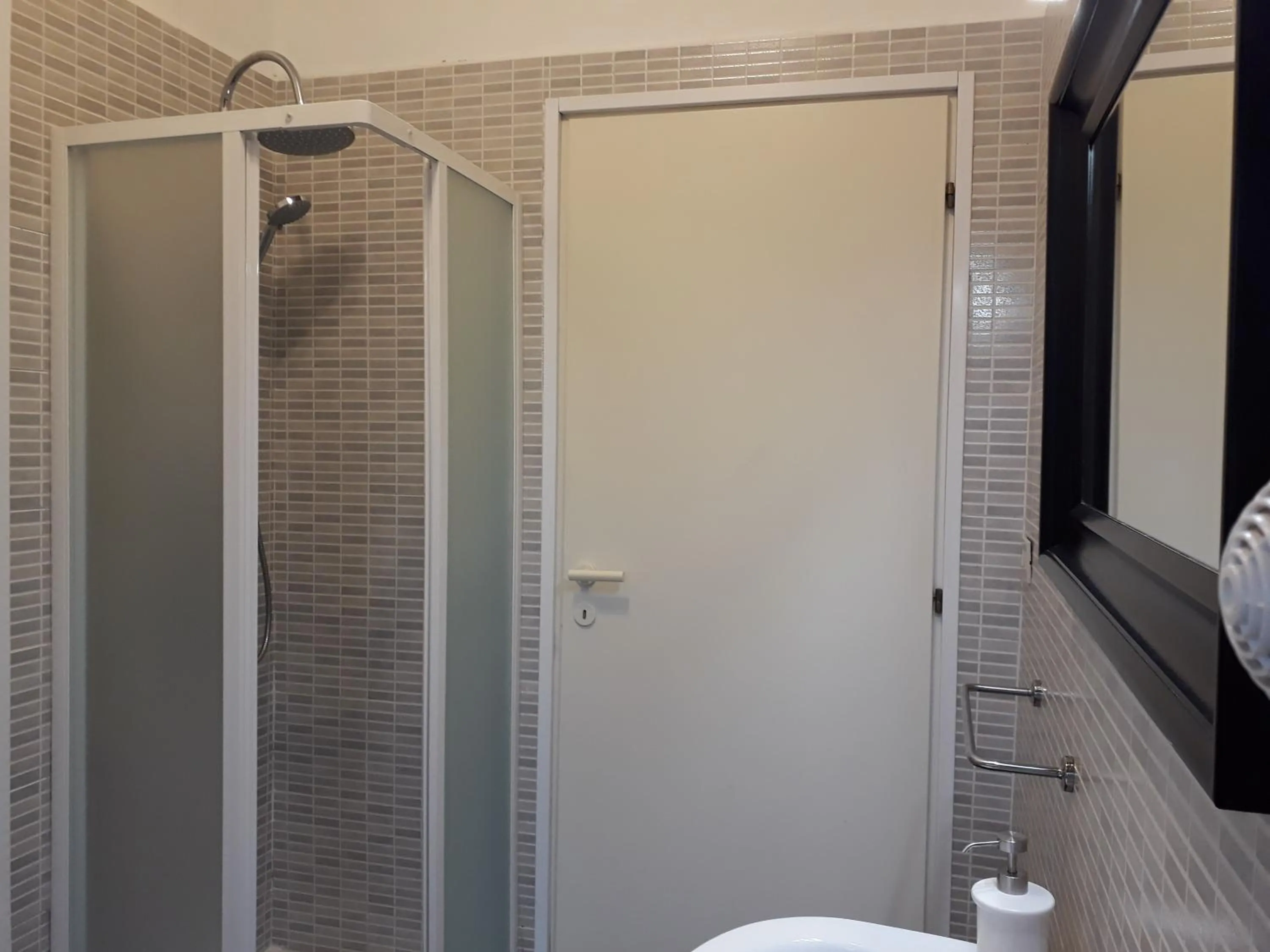 Shower in Il Galileo Rooms