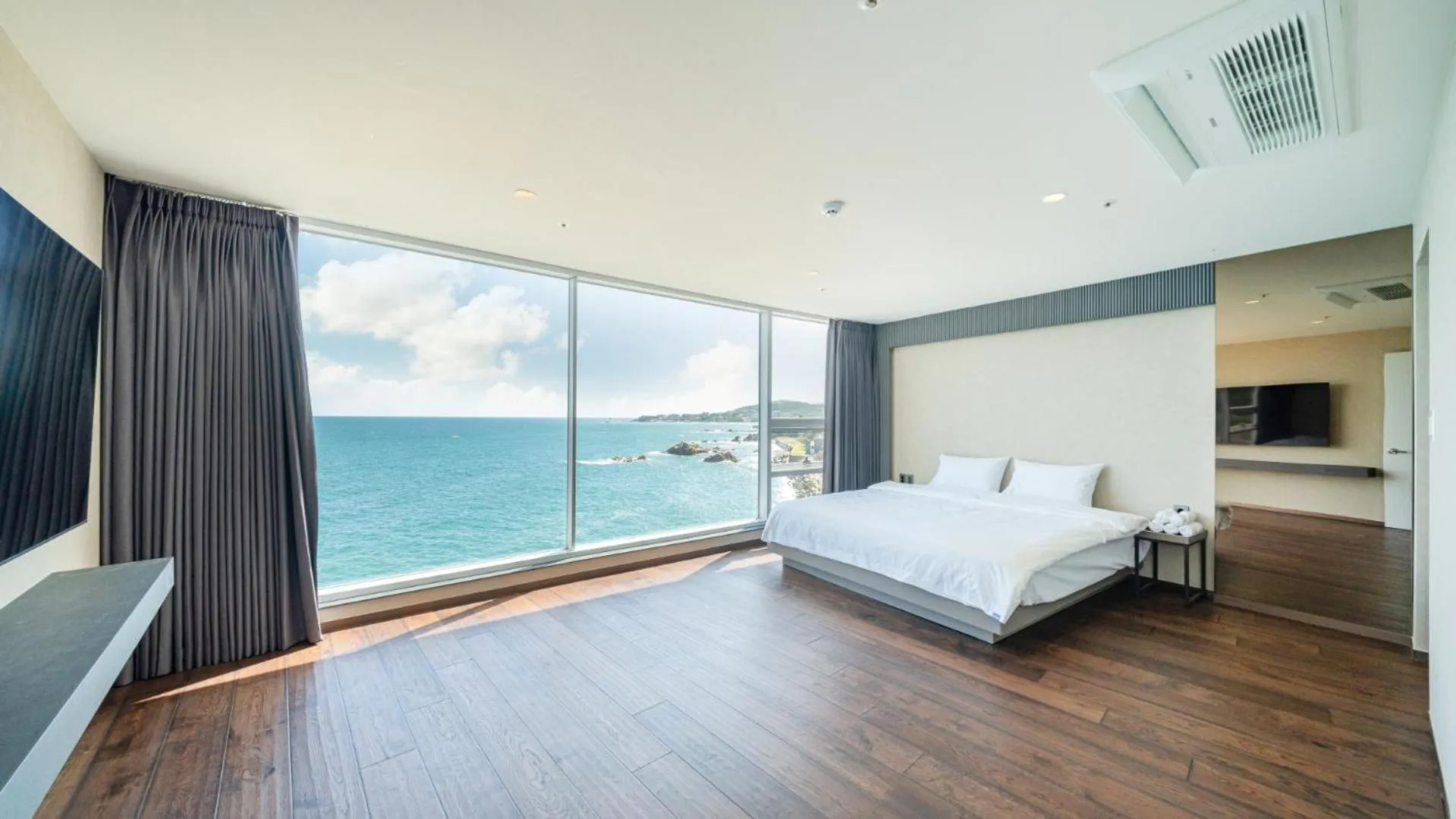 Bed in Sharp & Flat Hotel