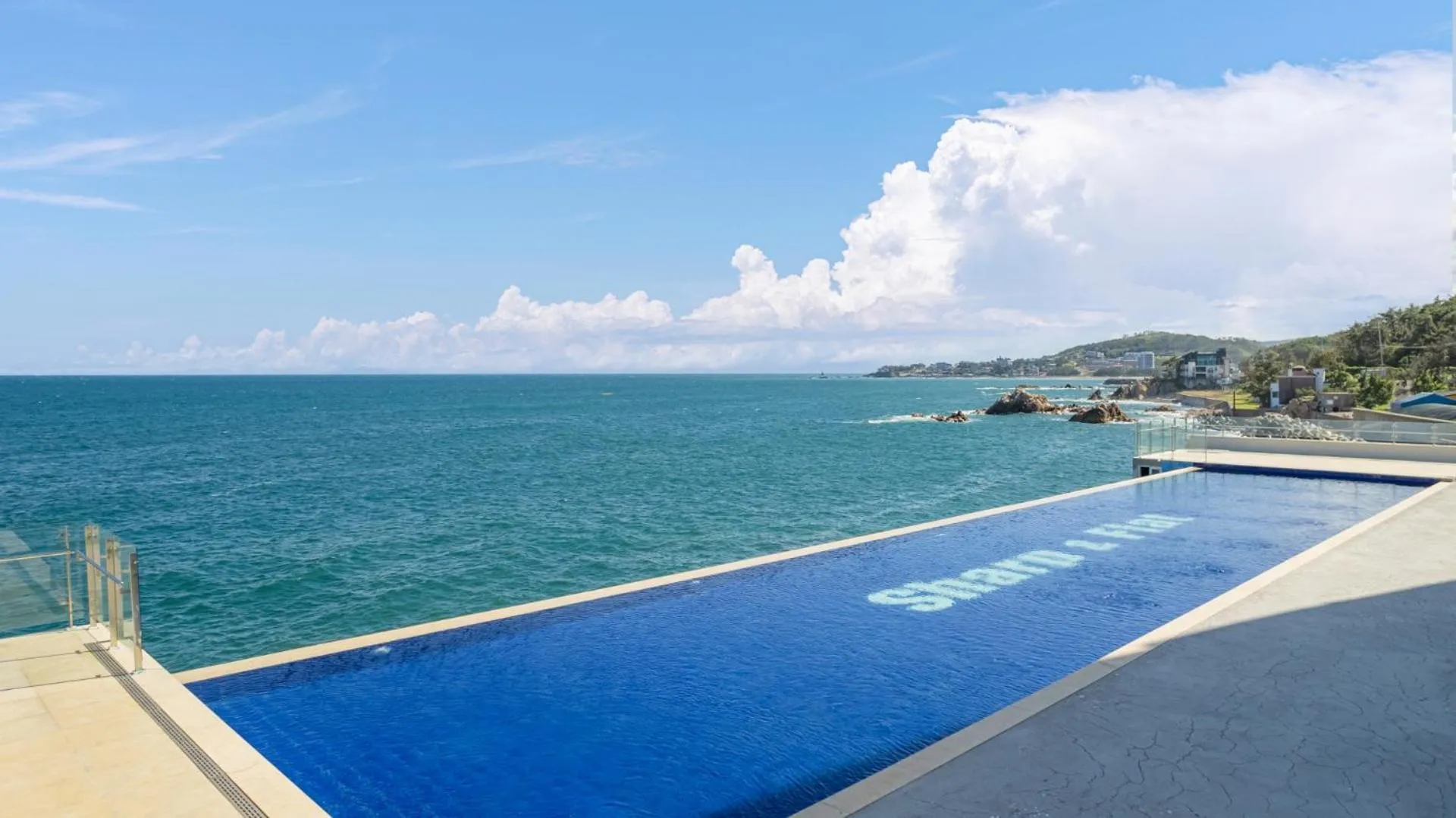 Swimming pool in Sharp & Flat Hotel